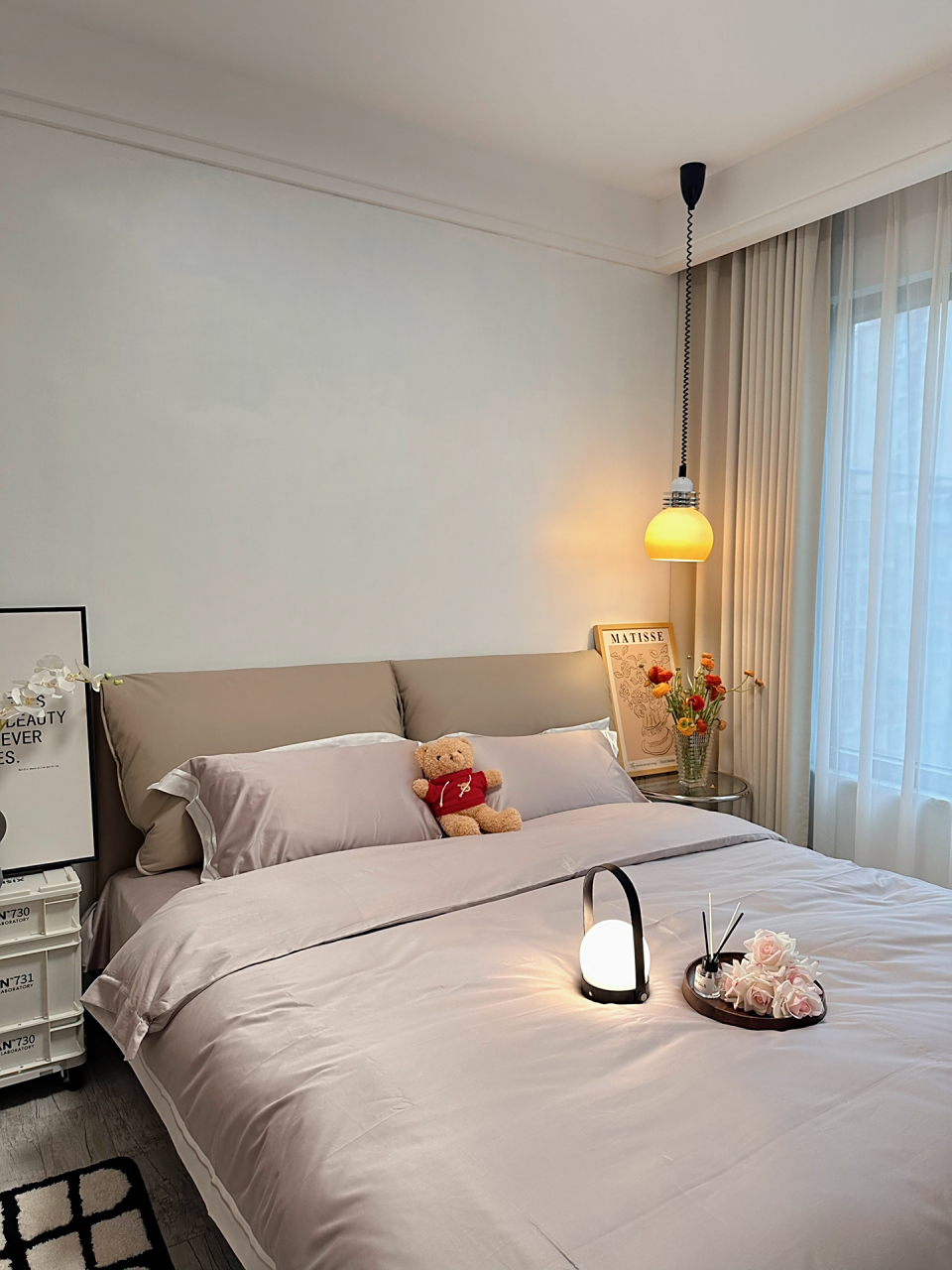 我92卧室只有10平 宽度3.6米,长3米. 卧室虽小,但什么都不能少.