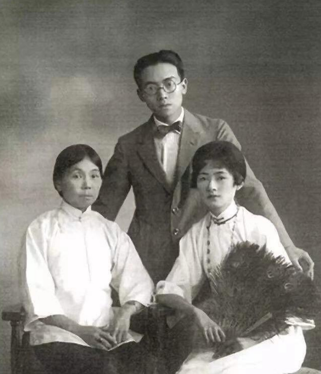 1906年,林徽因的母亲何雪媛失手摔死了自己的儿子,从此她被林家人