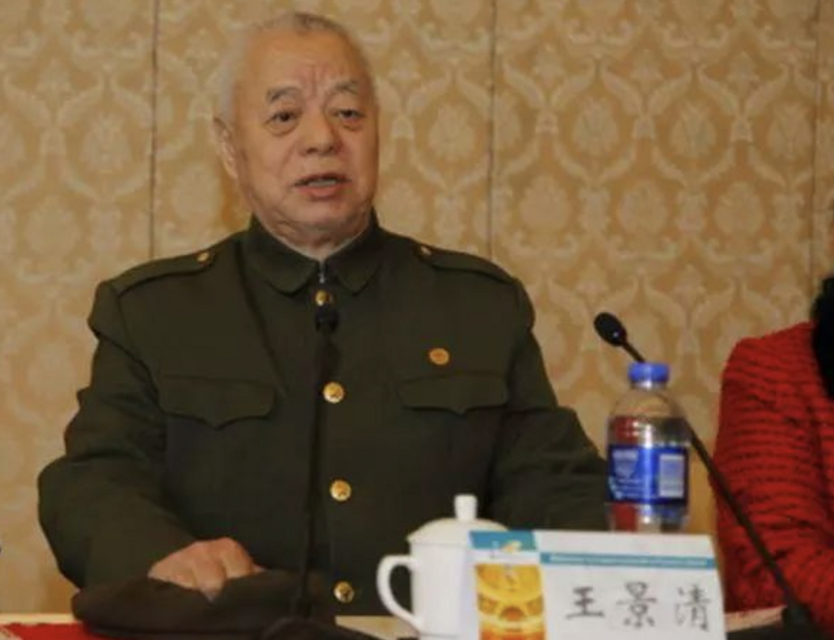 王景清,陕西榆林人,1927年出生,是个农村娃,在他十余岁的时候赶上了