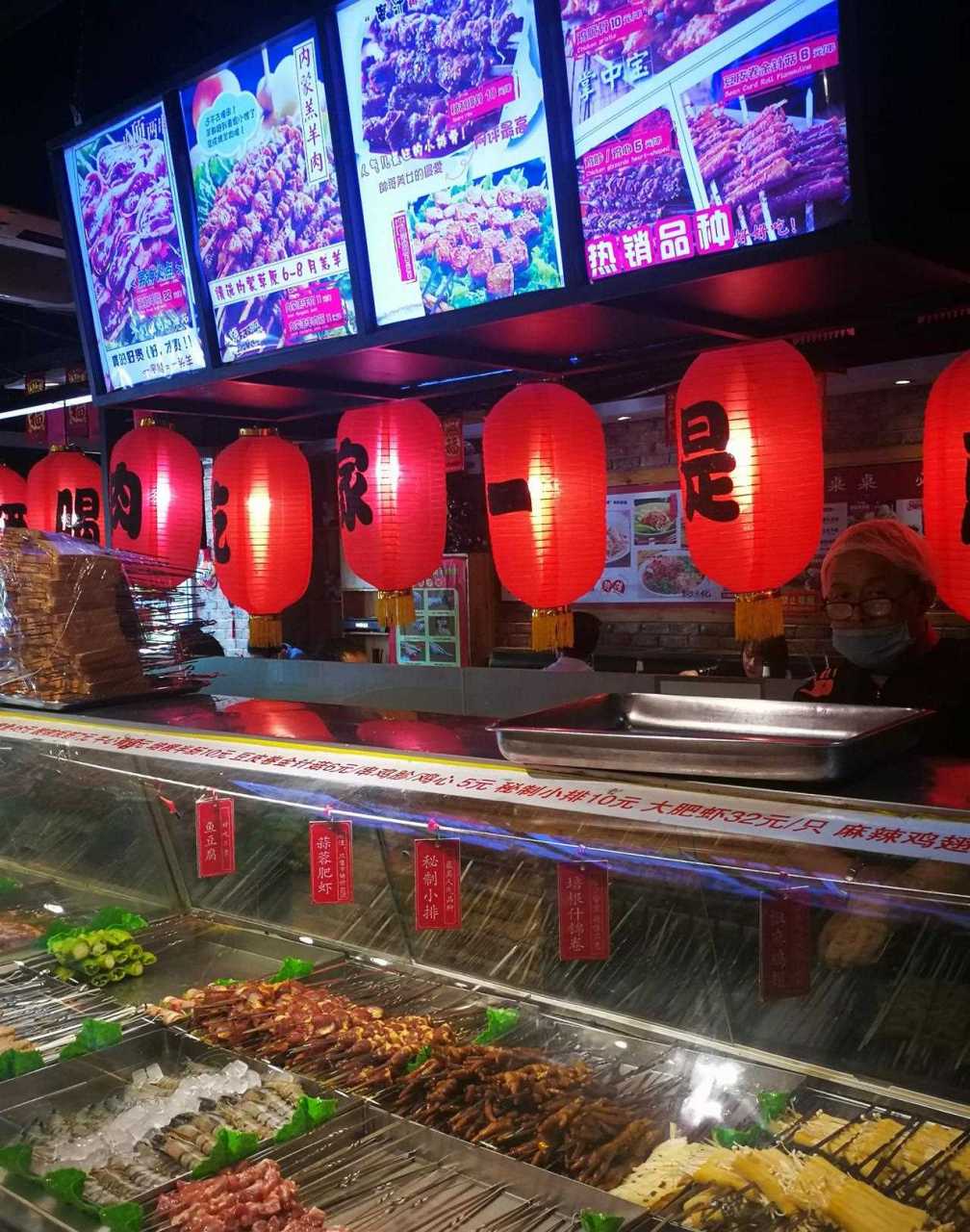 北京亦庄最火的大排档麦家小馆,装修除了比较黑没有啥了.