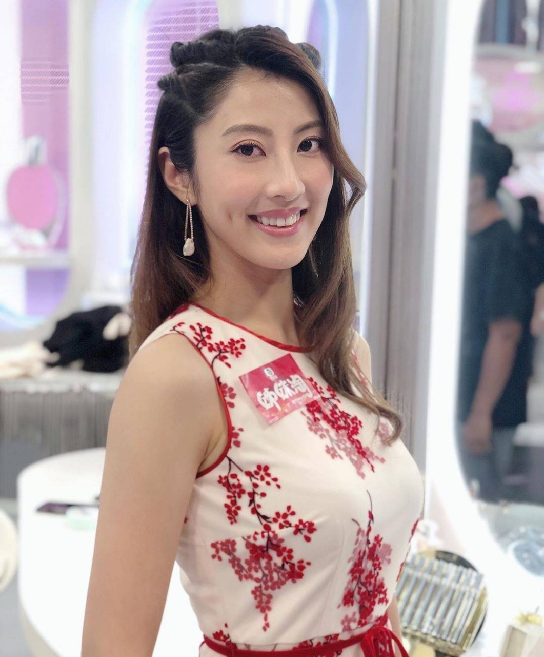 谢芷伦(janny,又名"小伦子,模特儿出身,香港著名嫩模,2014年港姐前