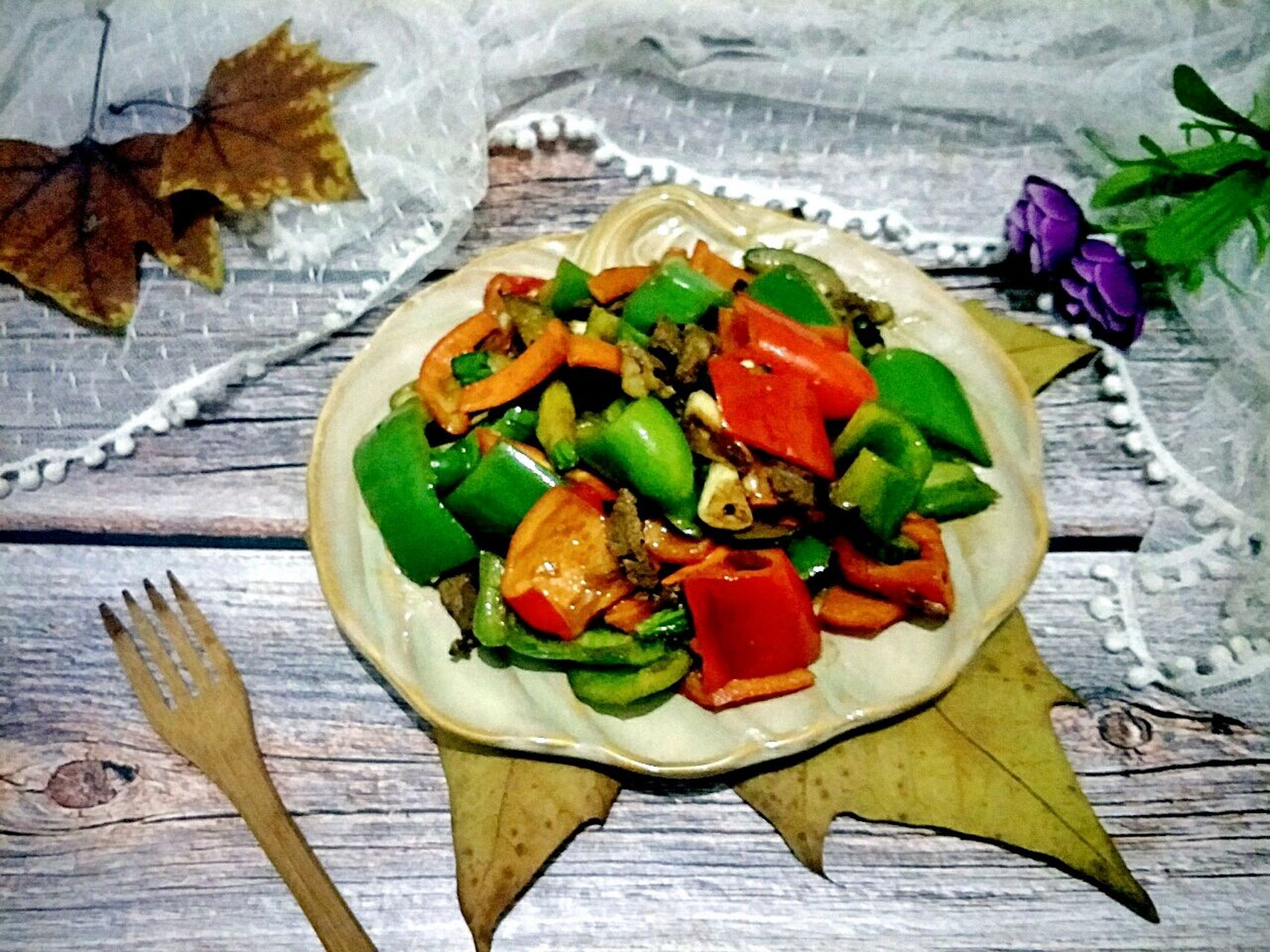 脆炒青红椒 特别简单的家常小炒,青红椒的维生素和其他营养成份含量都