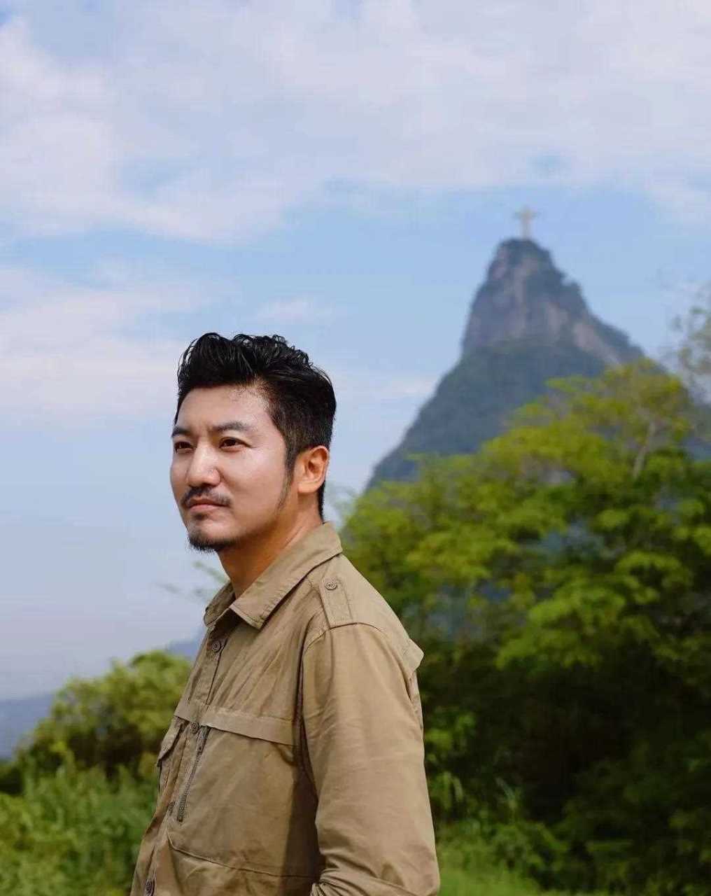 的地标—巴西里约热内卢耶稣像,它在1931年建成,是世界最高的山顶雕像