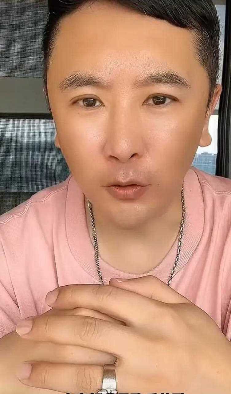 作为斯卡拉老板的姜鹏,在哈尔滨能量巨大,每当人们饭后谈论起姜鹏,总