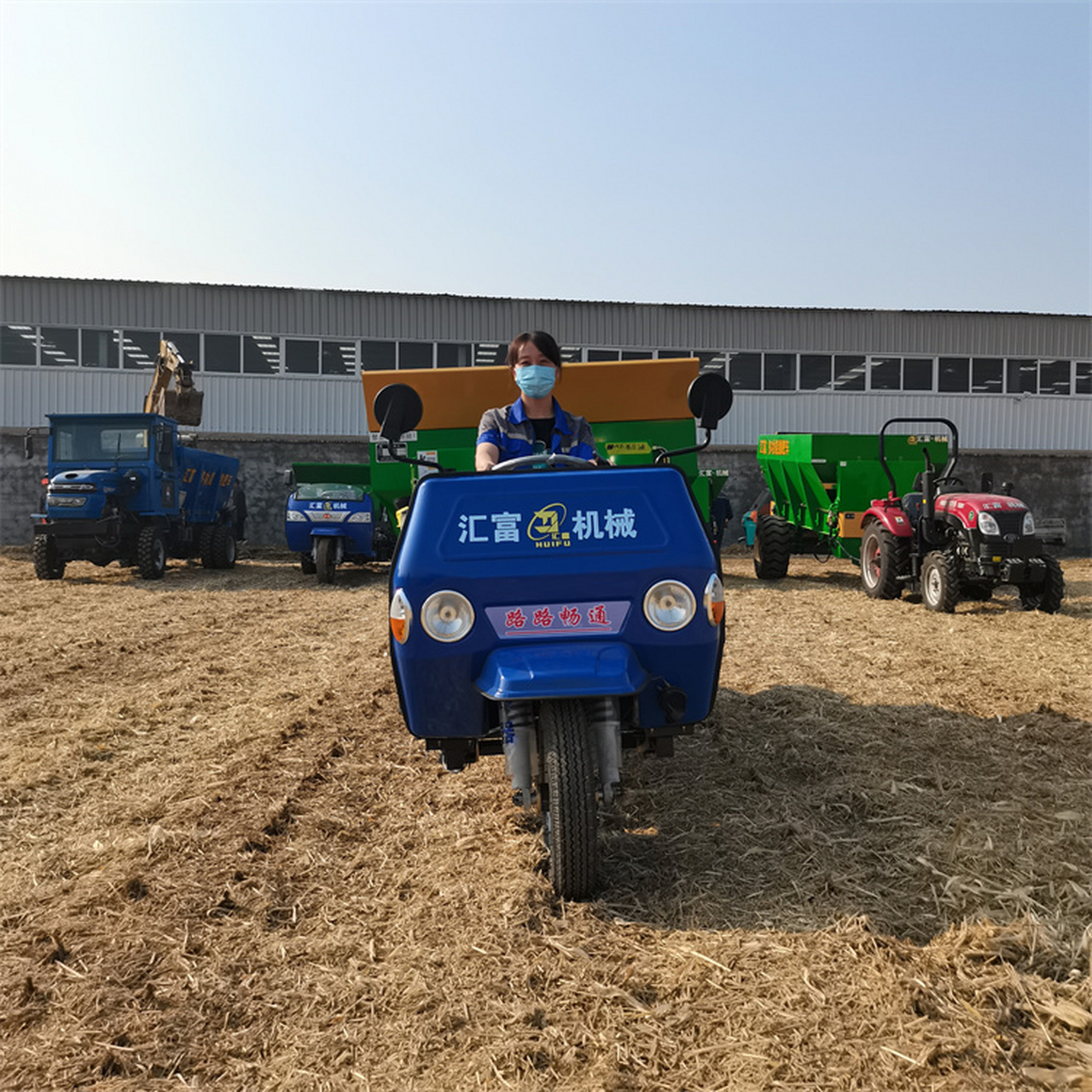 今天来介绍一款2fgh系列有机肥撒肥车.