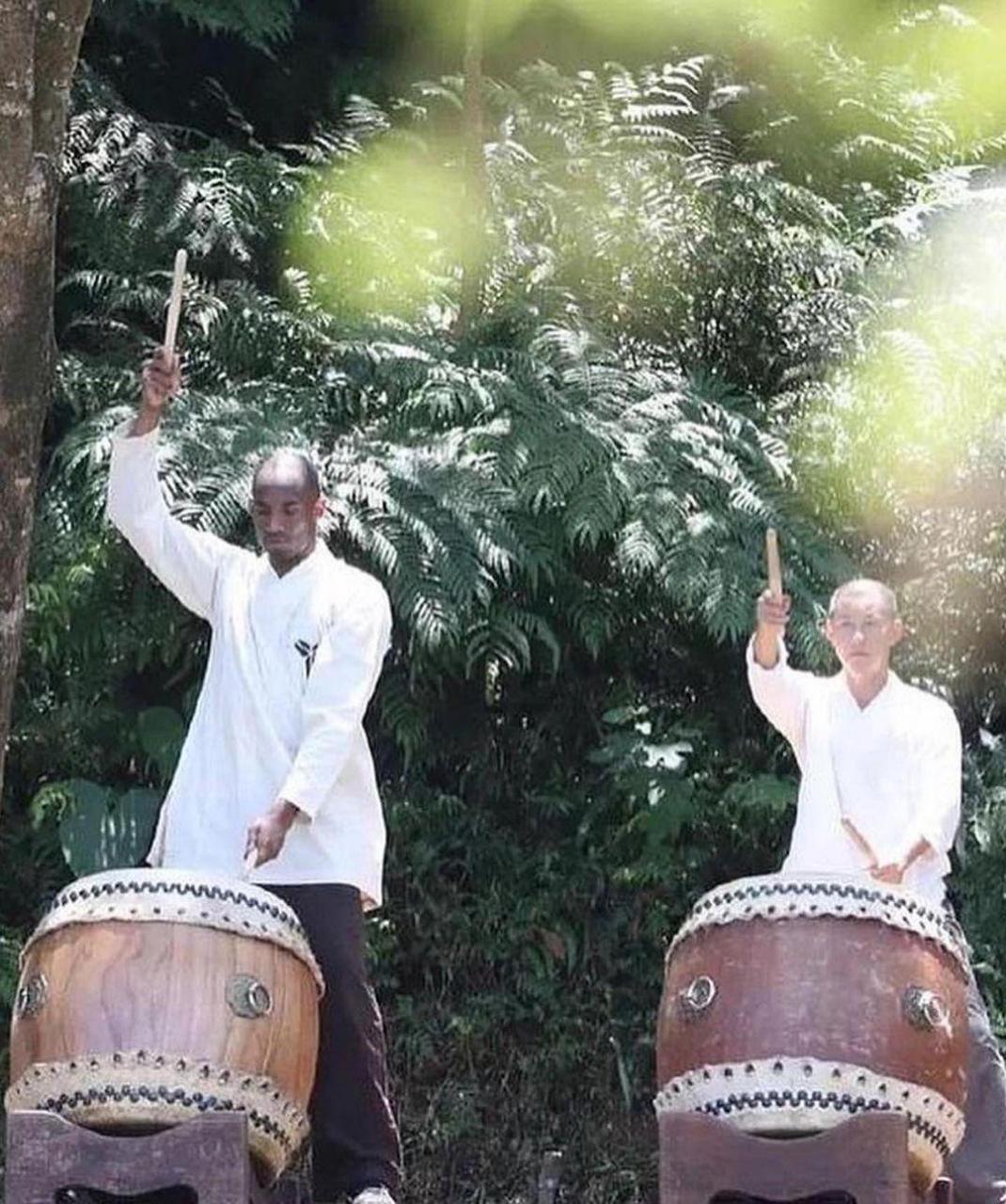 gif创作人# 科比禅修旧照, 有点得道高僧的感觉!