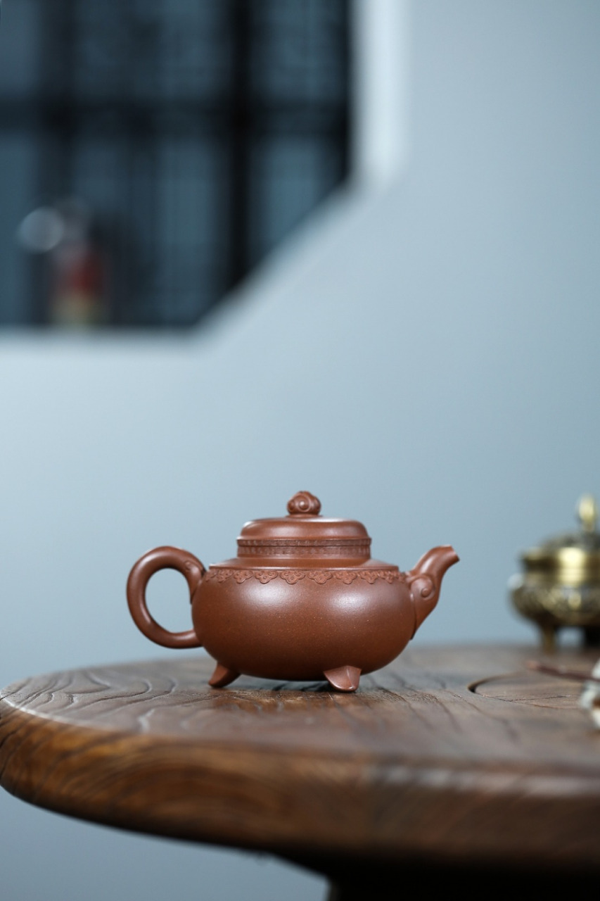 云肩如意紫砂壶_彭冬梅紫砂壶_九章紫砂壶 【作者简介】范程丽(研高省