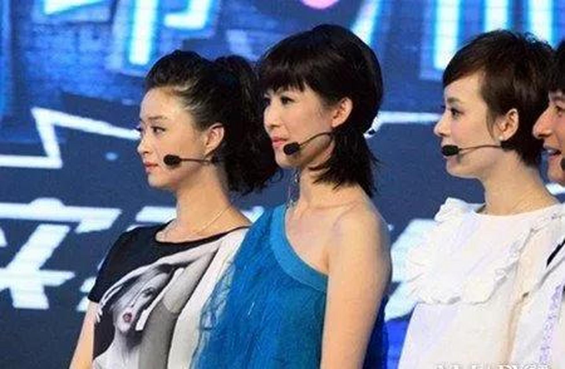 gif创作人# 孙俪,蒋欣,蔡少芬早前同框合影,孙俪穿的像大学生,青春