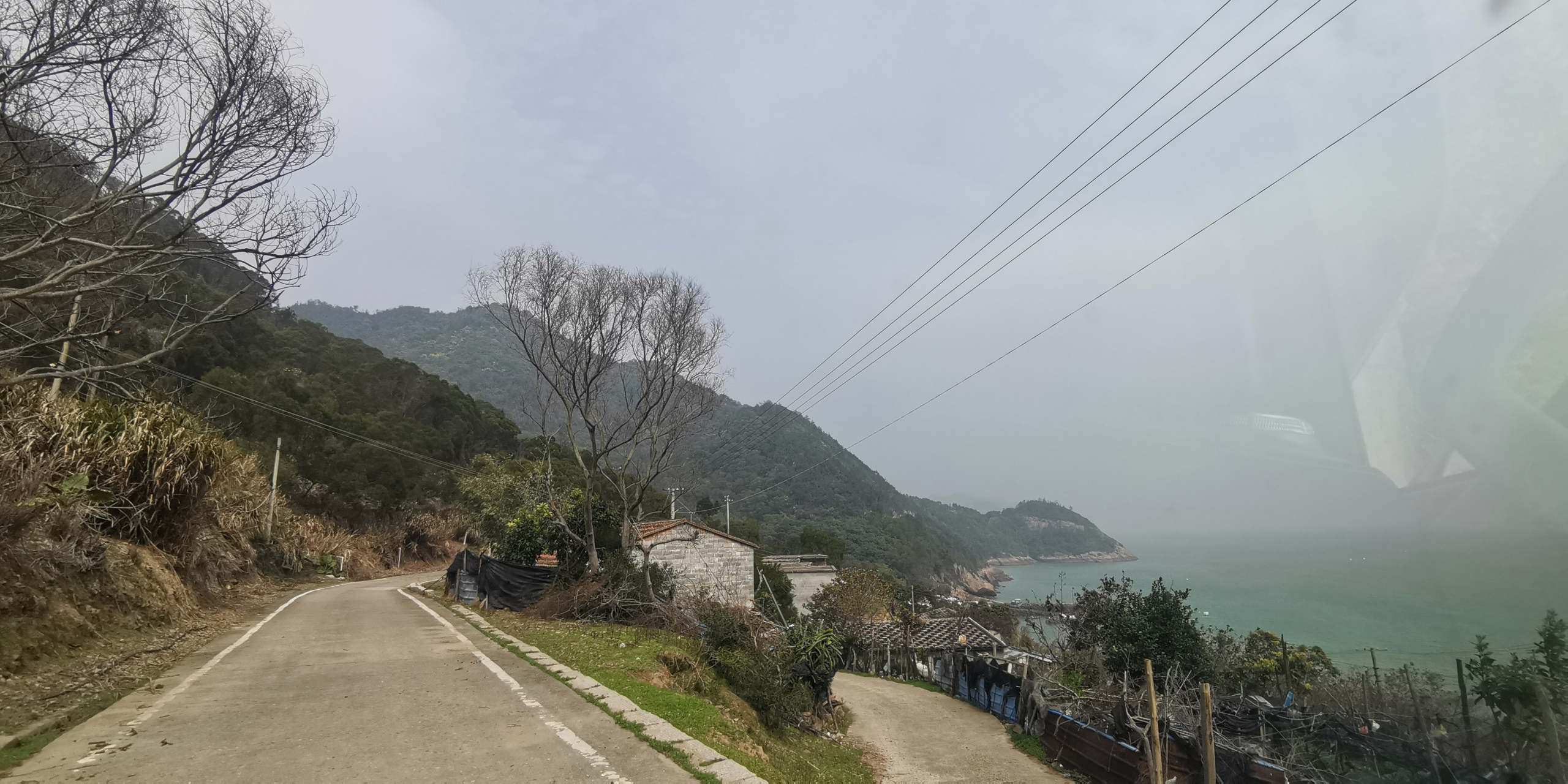 福建罗源发现巨大"佛"字】今天,我从福州自驾出发,前往罗源县的牛澳村