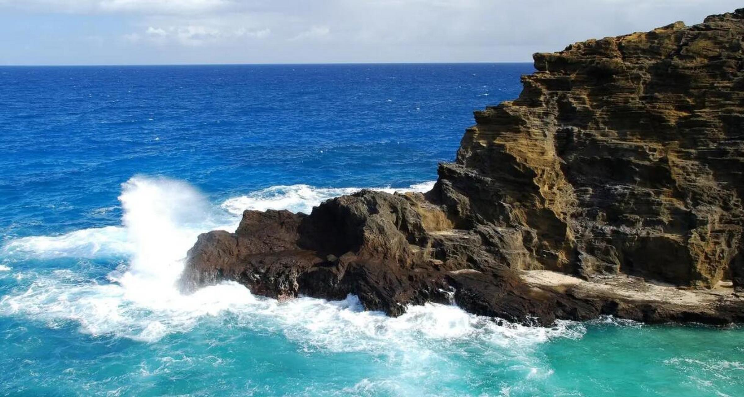 碧波荡漾,海浪拍岸,海洋,这片神秘而浩瀚的水域,对我们的重要性无法用