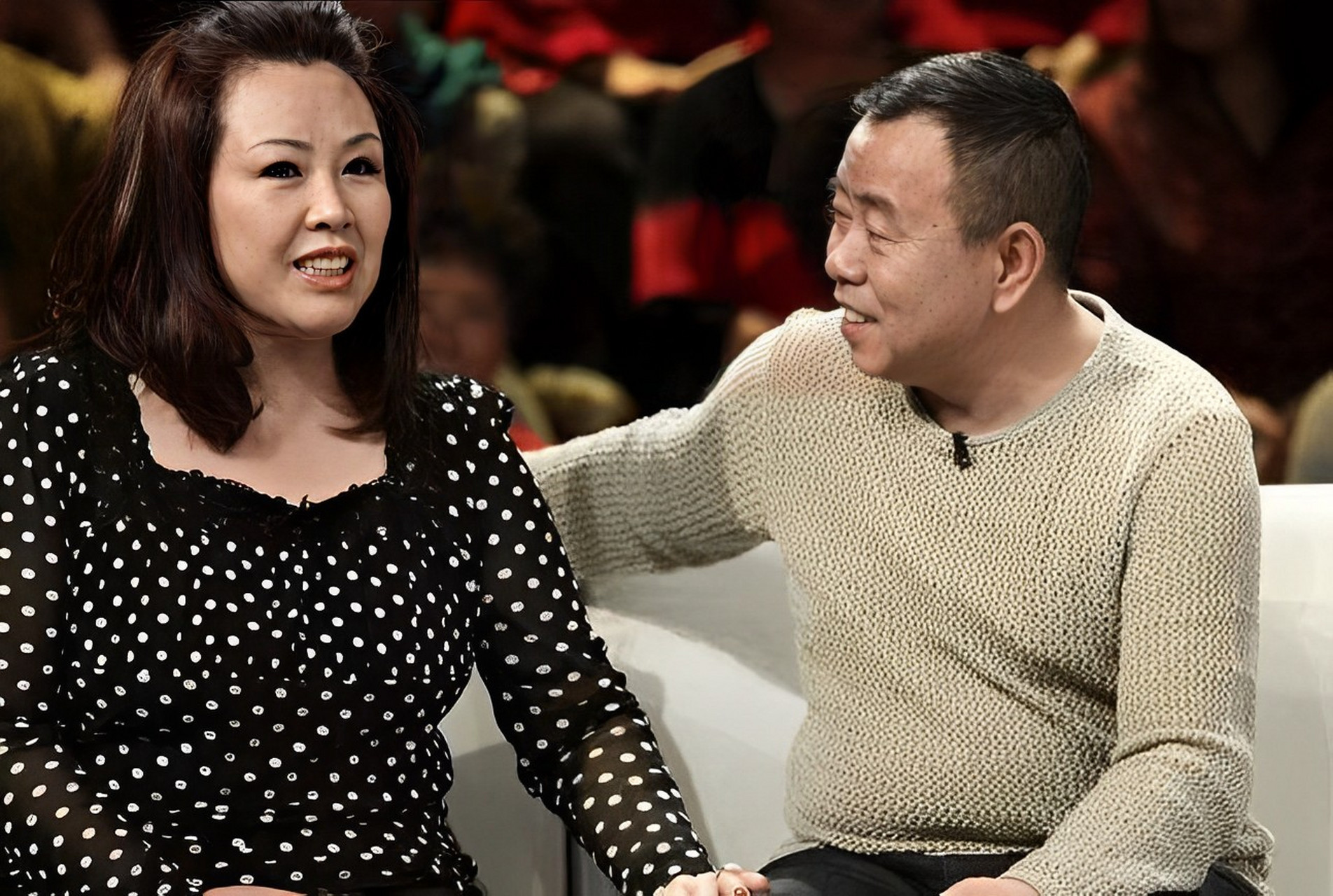 离婚."  杨云听到丈夫这样说,她很委屈,指着潘长江说:"你没有良心.