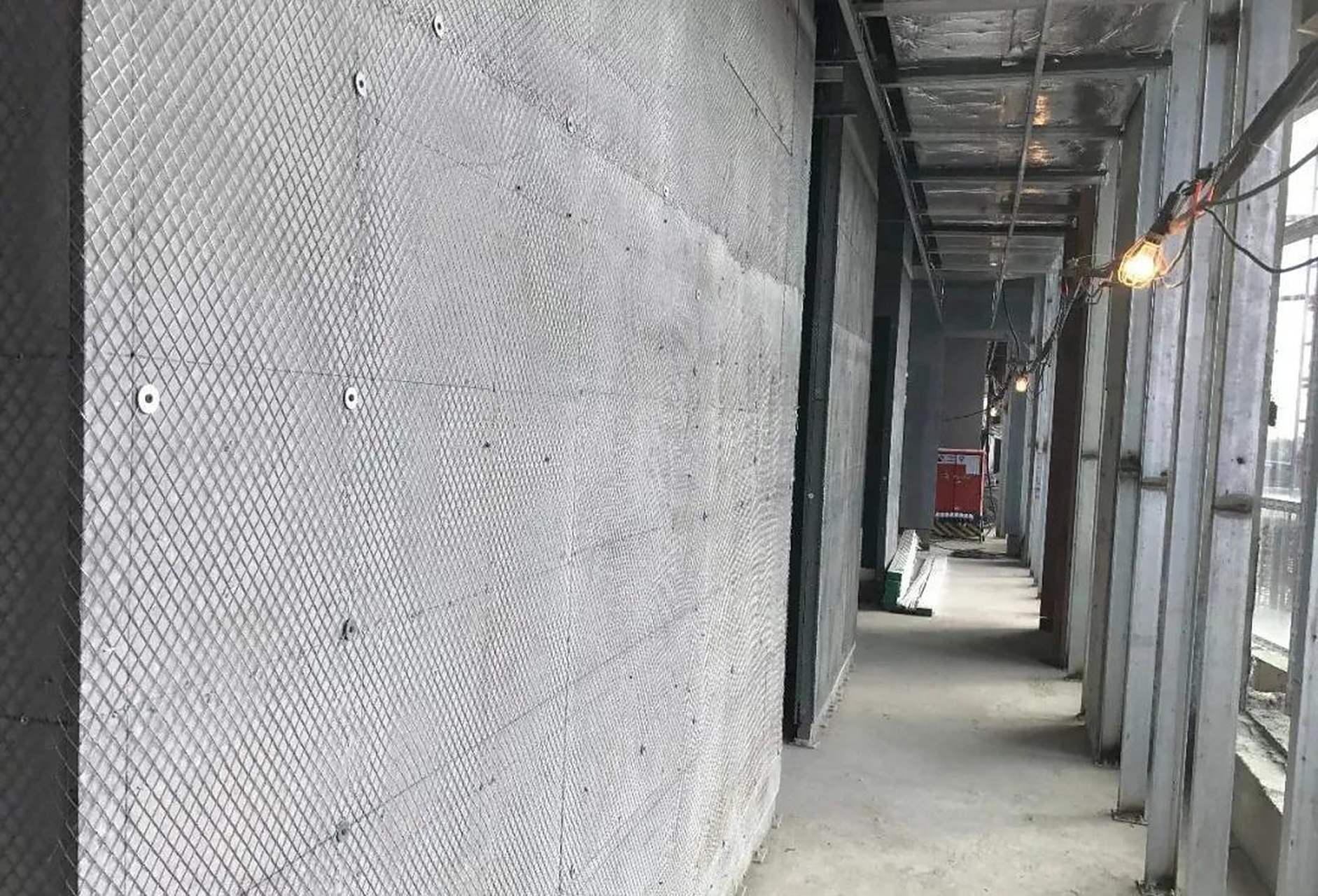 现在家庭装修时在墙面抹灰都要挂网了,这是为什么?有什么作用呢?