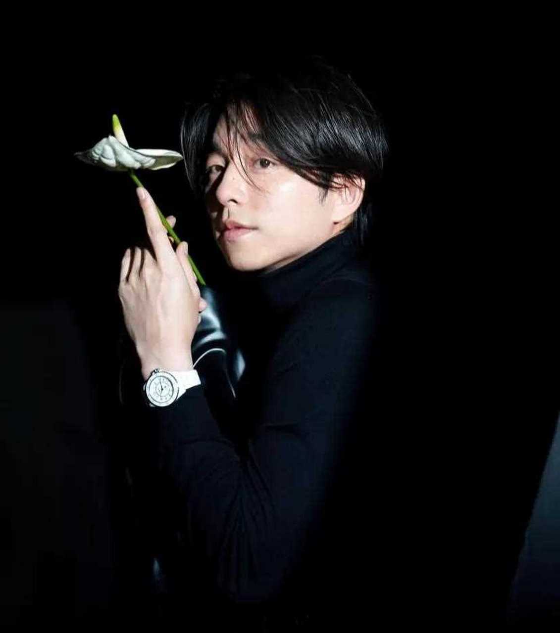 孔刘黑色系最新写真[玫瑰]阿扎西第三张图片有点油了,还是多出来演戏