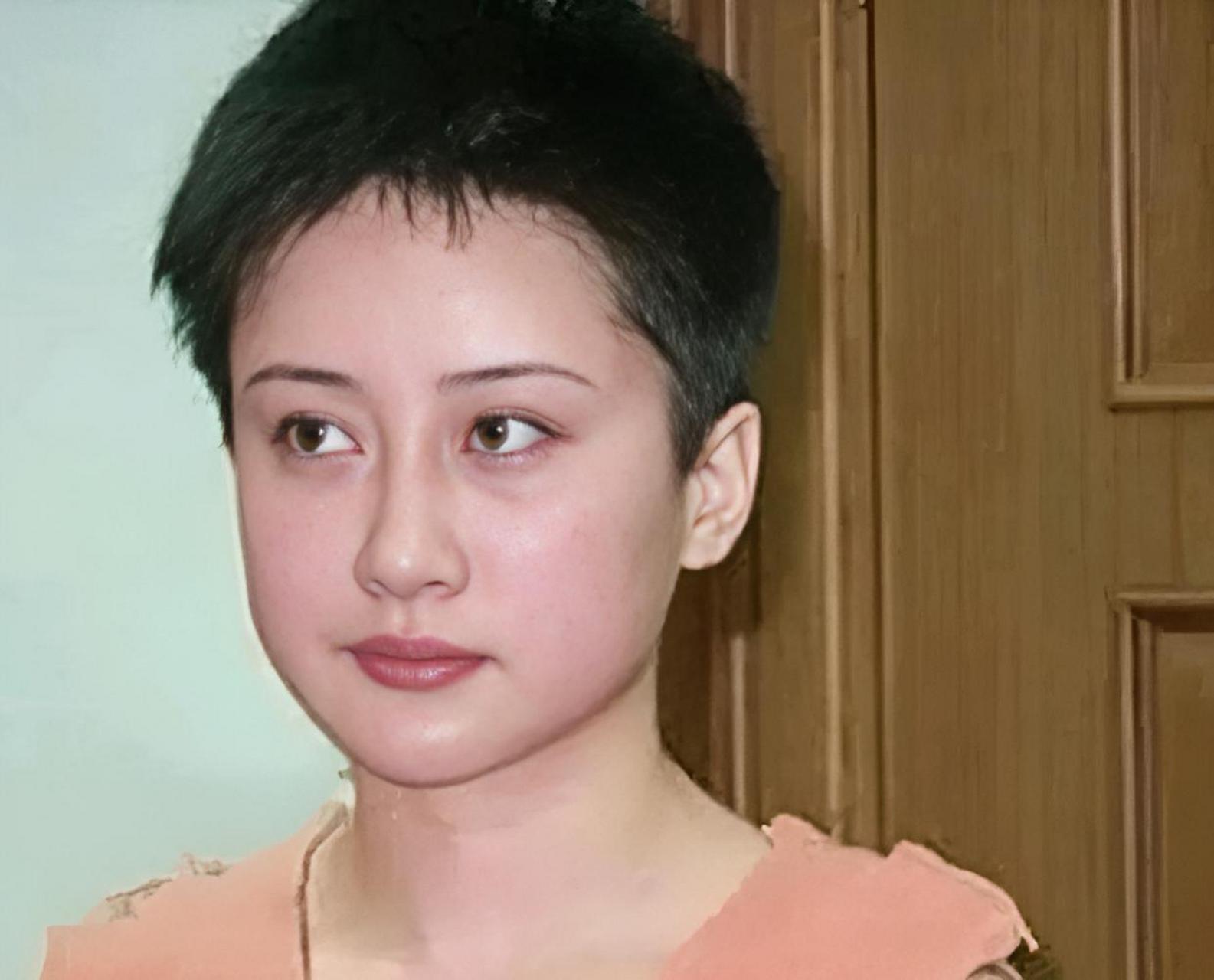 在情绪失控的情况下,杨旸捅了富商数刀,最终被判处死刑.