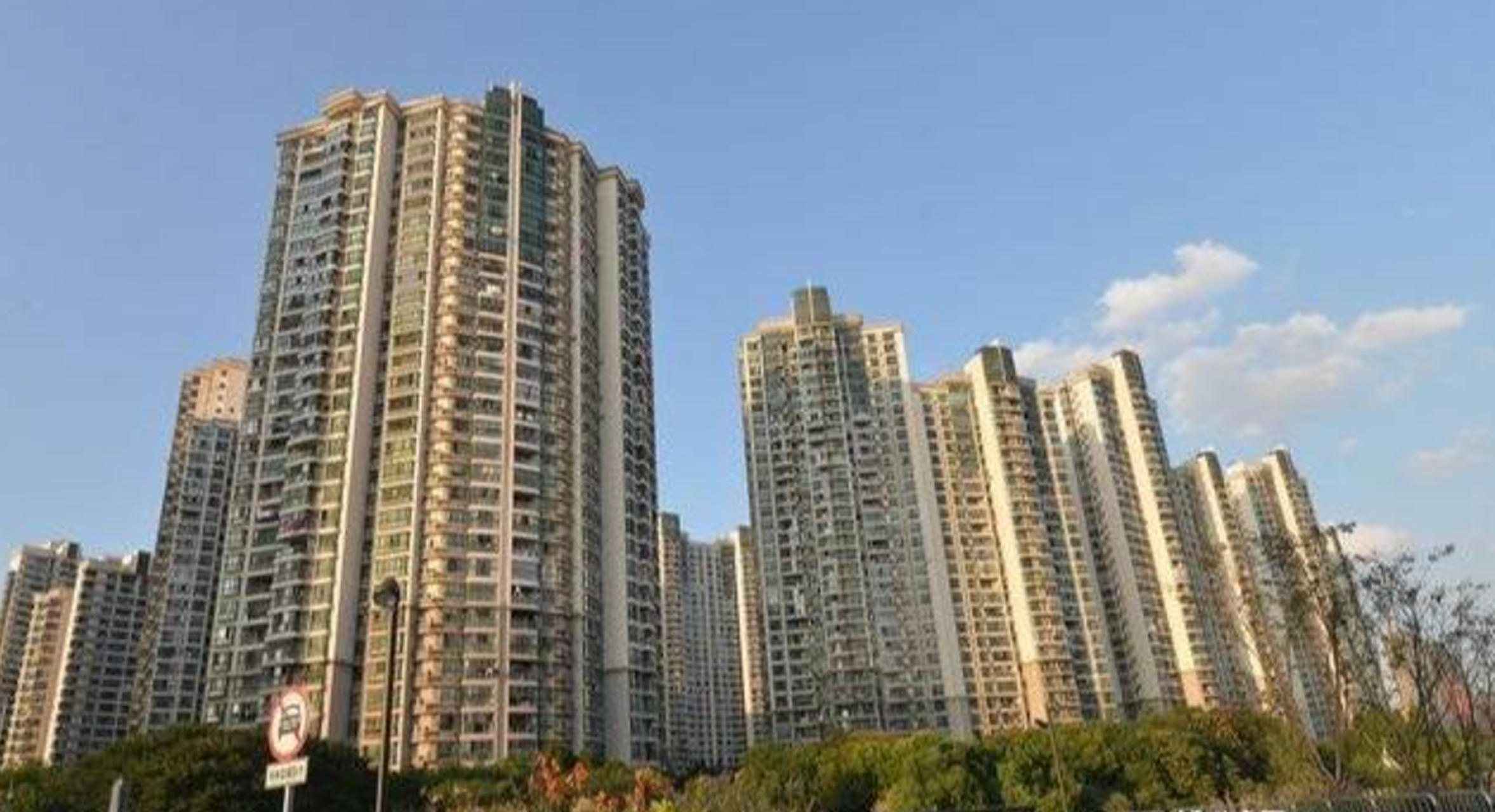 最大小区上海康城在链家上的挂牌价3万到4万!