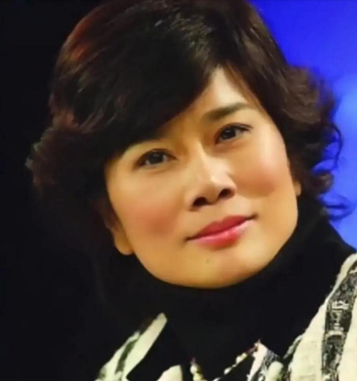 年轻时候的董明珠确实很美,而且气质非凡!