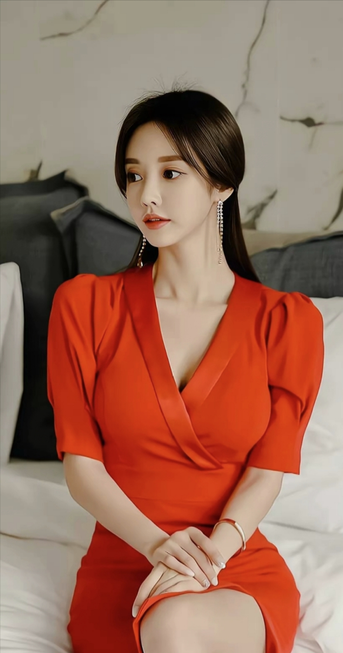 名模孙允珠一身橘红色紧身裙衬托出了完美的身材曲线[嘘]