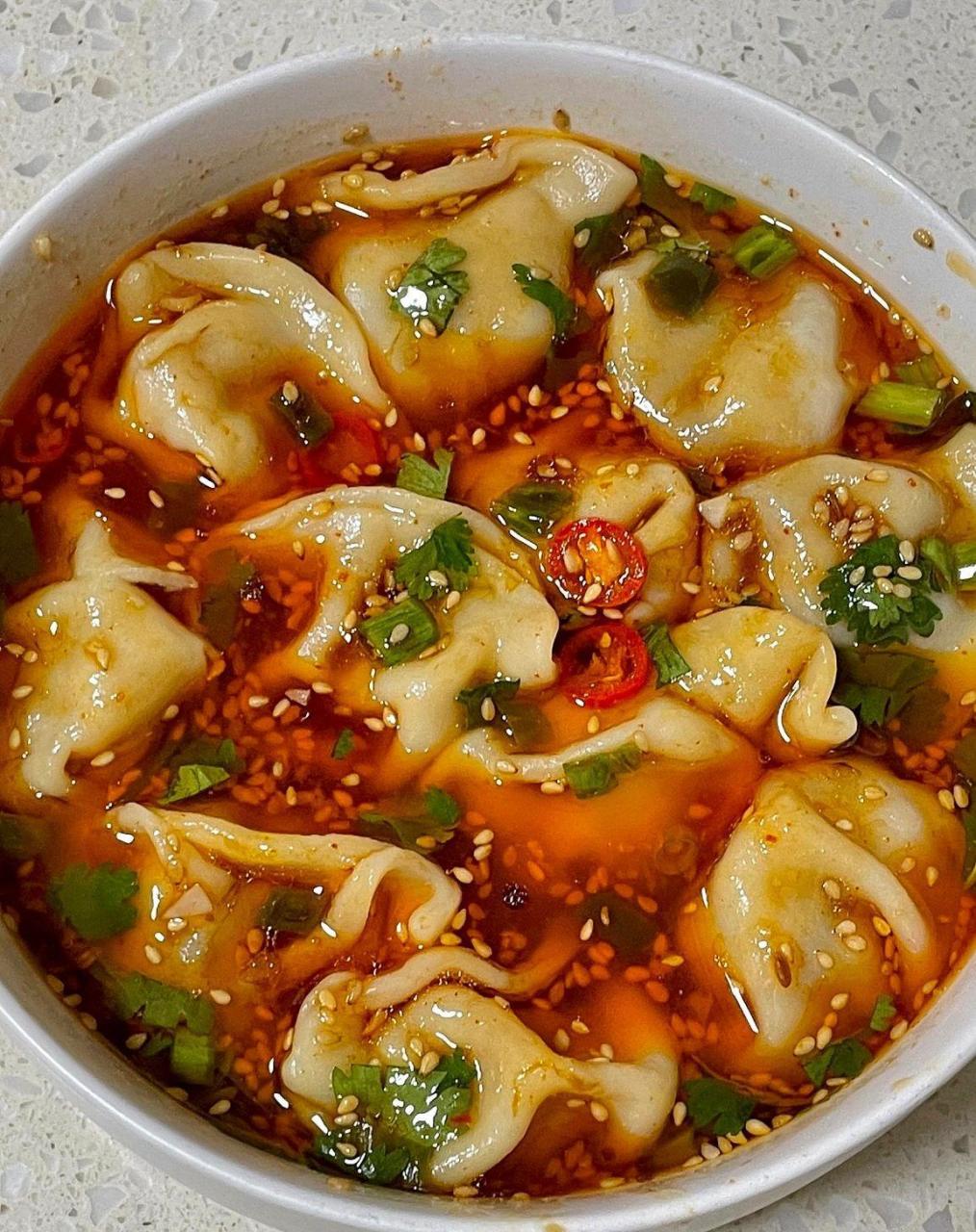 酸辣过瘾的酸汤水饺 太适合夏天没胃口的时候来一碗!
