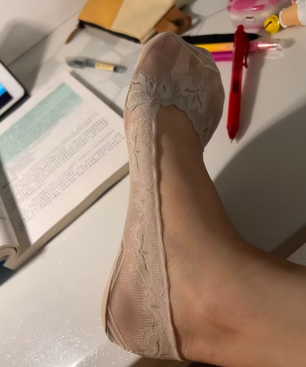 如何分辨女生的袜子臭不臭呢?