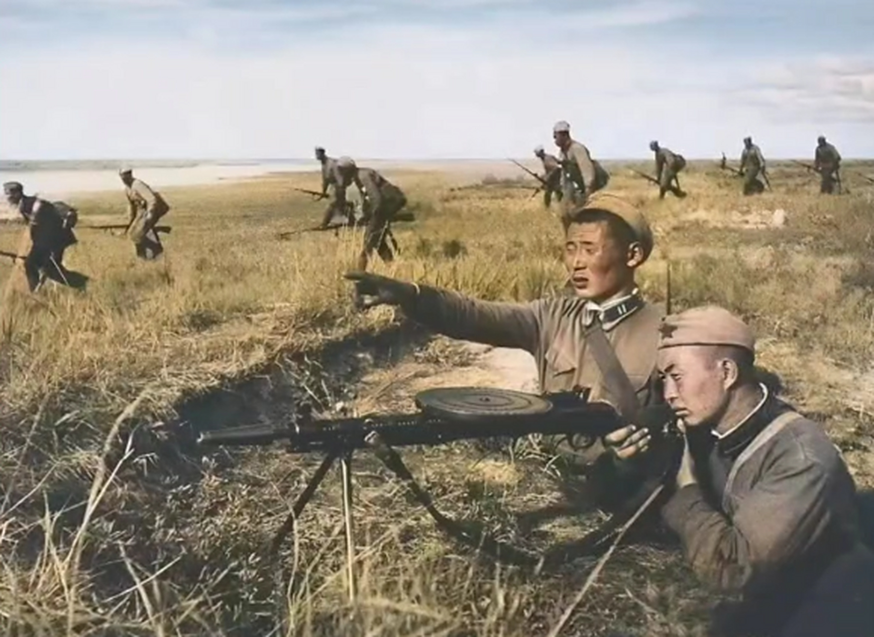 1939年,诺门坎战役,蒙古人民军协助苏联军队与日军战斗的照片,画面中