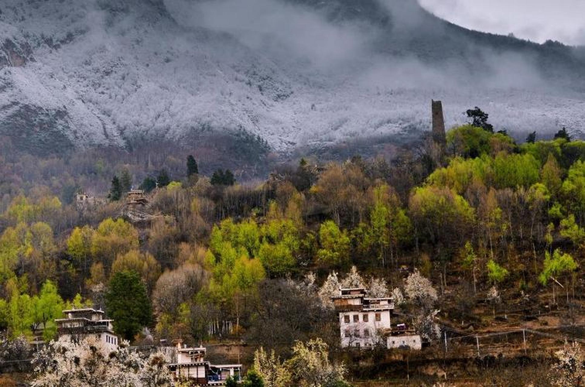 金川藏寨,位于四川省阿坝州金川县,是一个藏族聚居的古老村落.