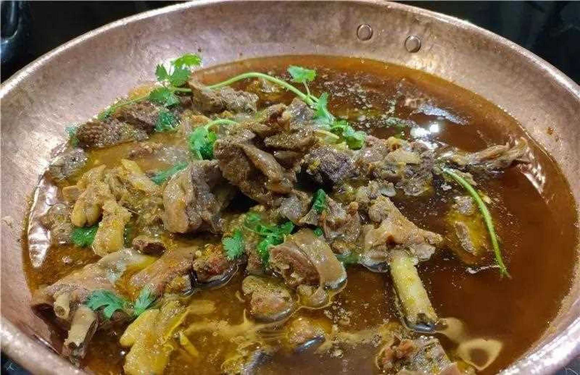 介绍云南美食红河干锅旱鸭[同上 红河干锅旱鸭火锅,是一款用红河旱鸭