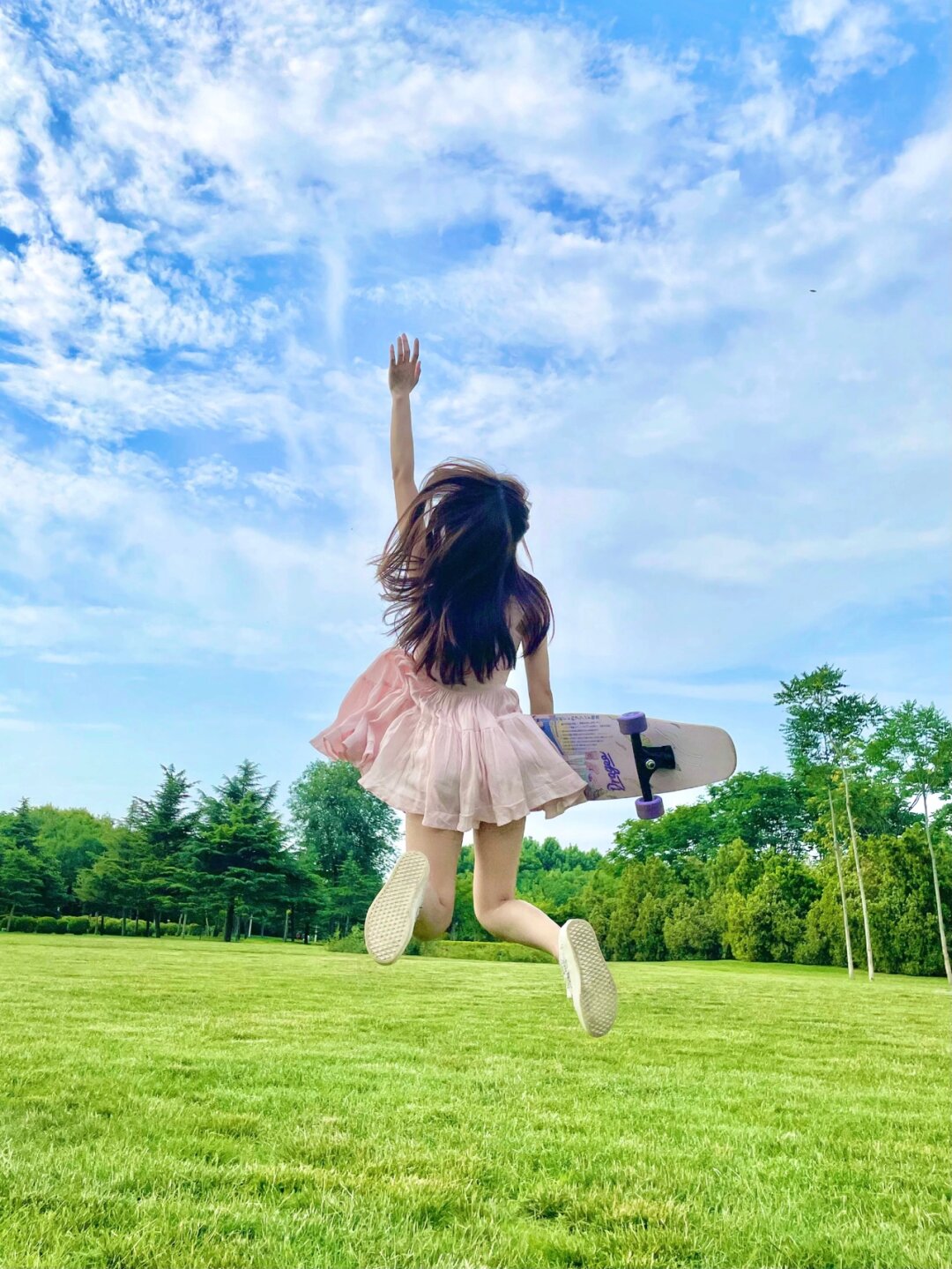 拍摄更多美好的照片,留下更多珍古 滑板车背影全身