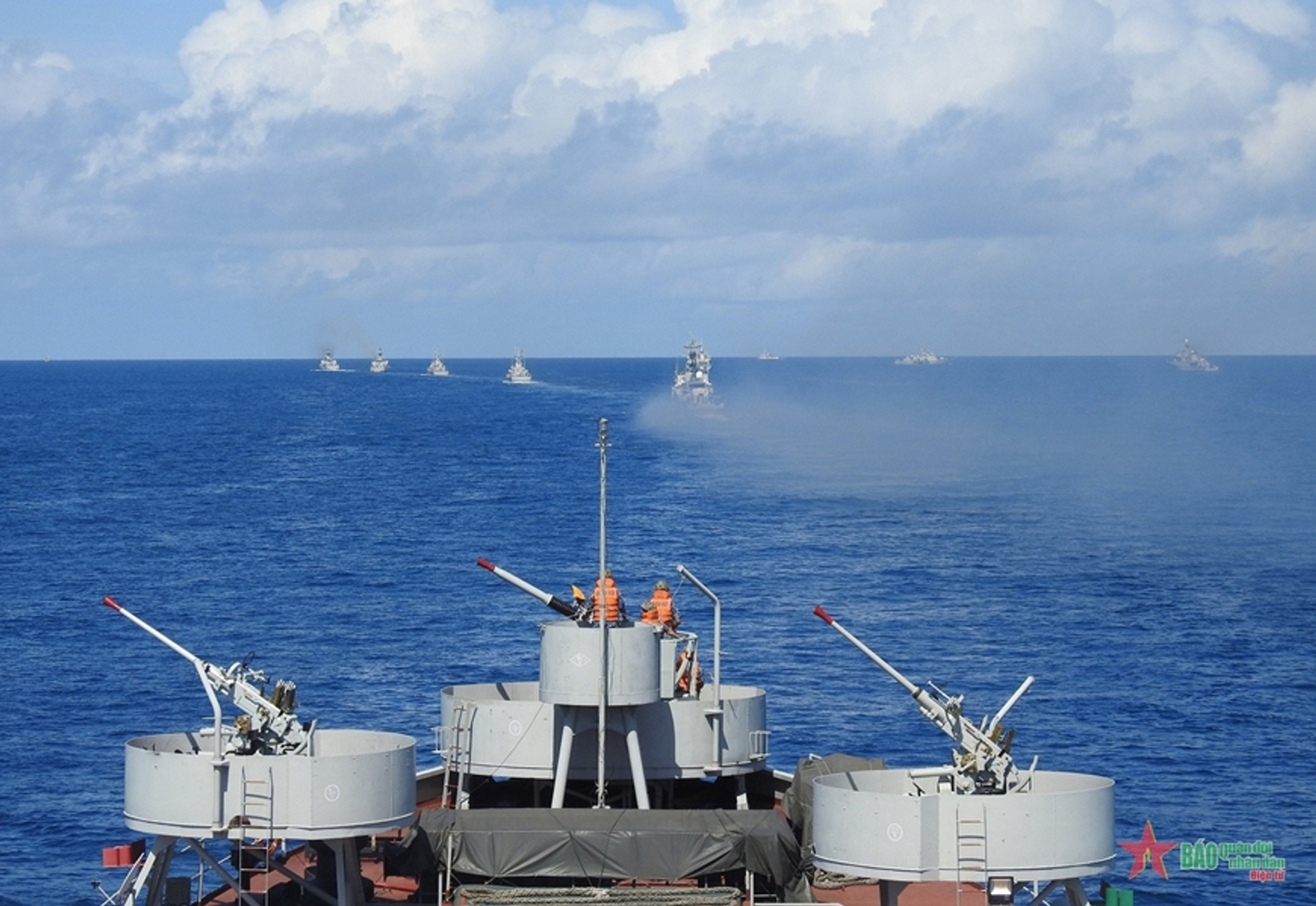 (coconino county)号坦克登陆舰)和hq-501(前lst-938马里科帕县(uss