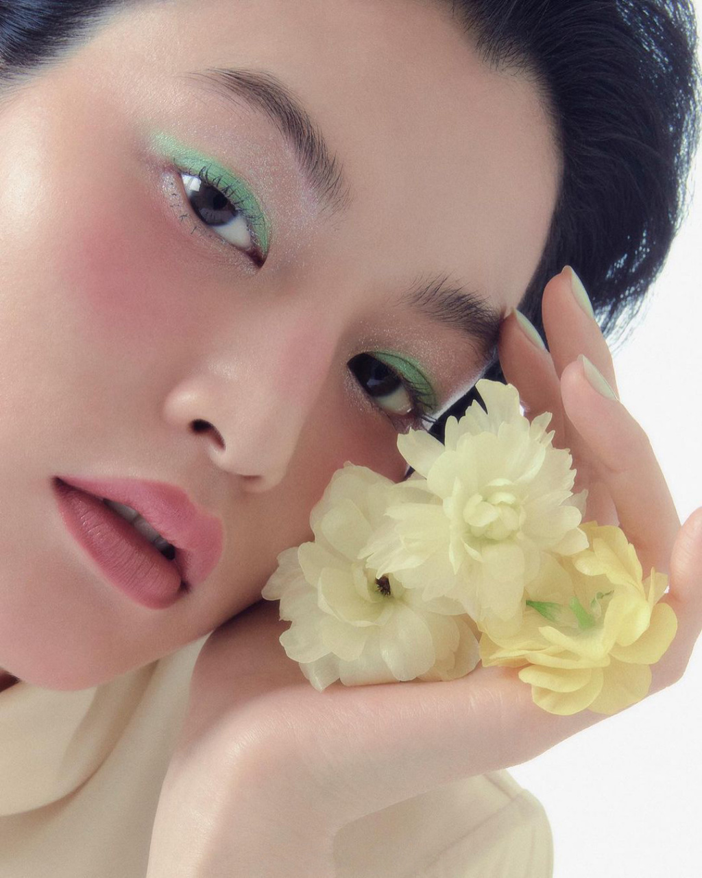 立花惠理 最新美妆画报,长在了审美点上的氛围感美人!