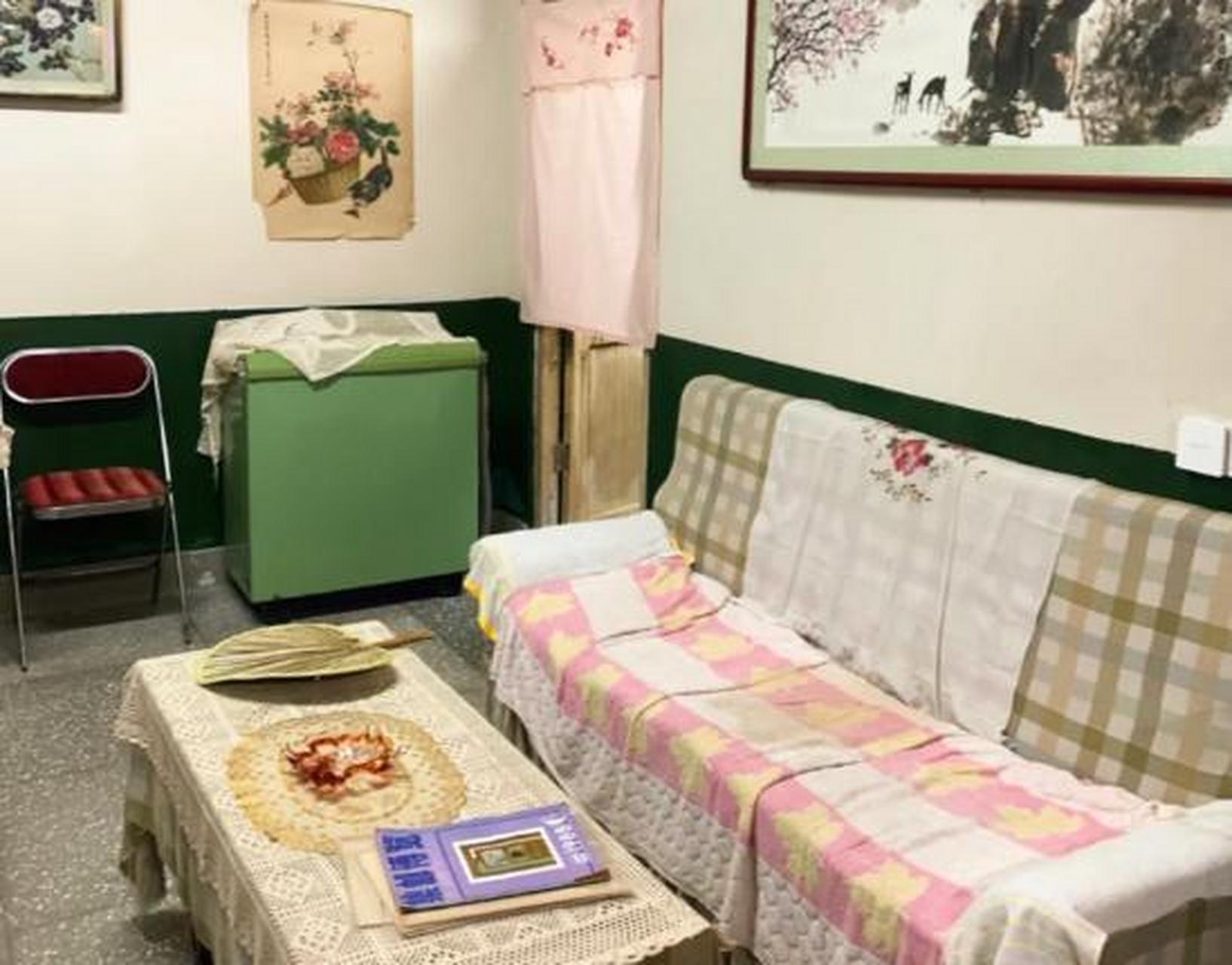 一直看网上流传这些图片,说是80年代的家.儿时记忆.