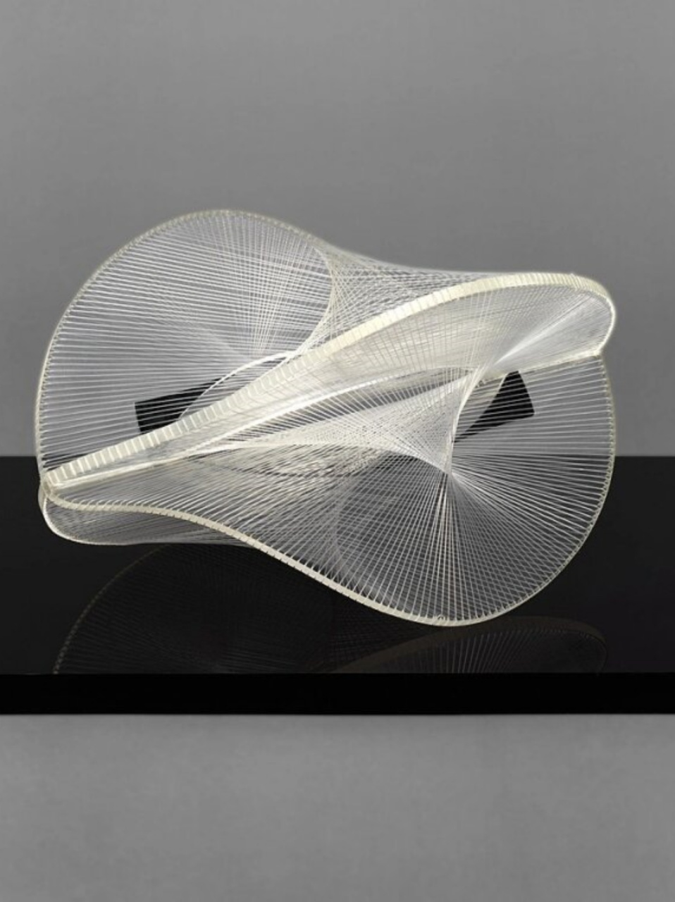 构成主义naum gabo雕塑  naum gabo是俄罗斯裔美国雕塑家,构成主义的