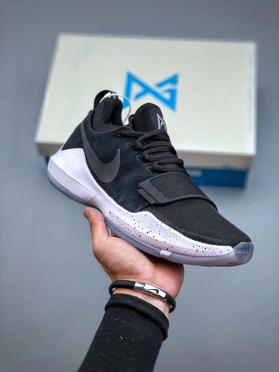 保罗乔治 黑白黑勾