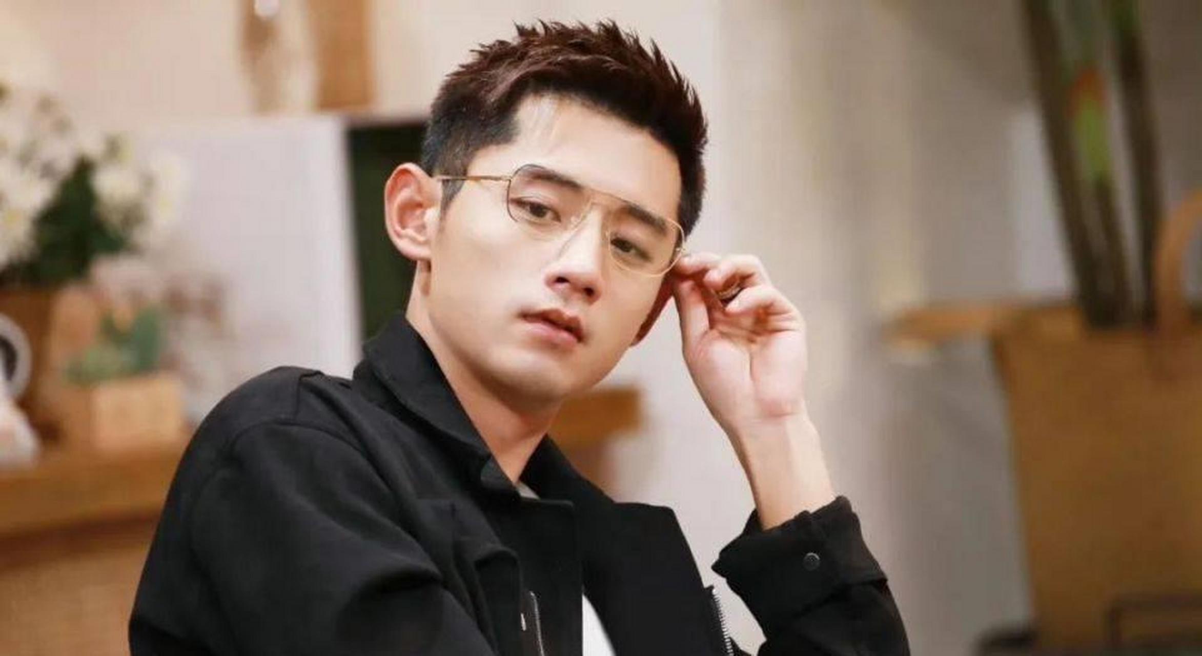 知名记者李微敖4月2日以文章《我为什么要对"张继科事件"发声》继续