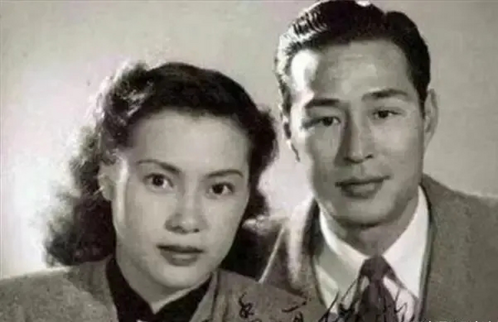 27岁的陈天国哄骗秦怡去爬山,以跳崖威胁秦怡嫁给他,并借机将她据为己