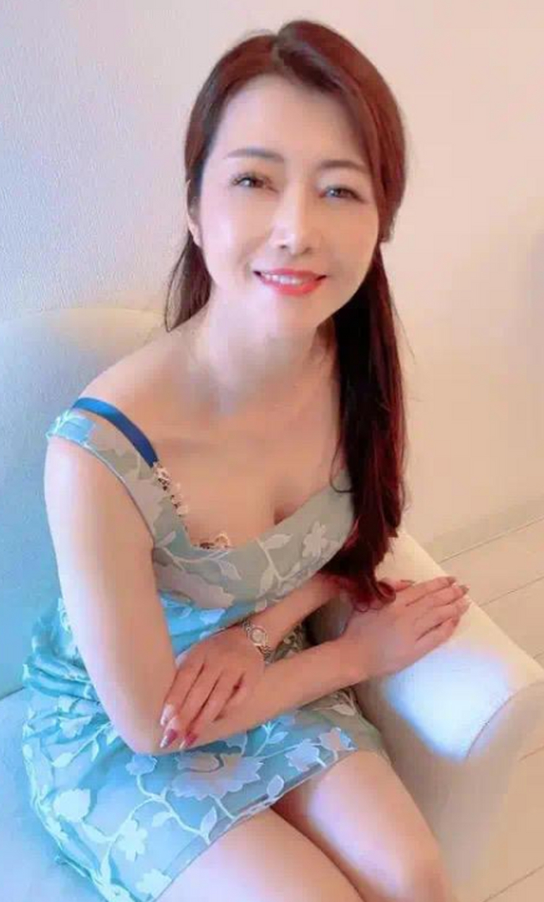 日本知名女星北条麻妃,原名白石小百合,1976年出生于日本石川县