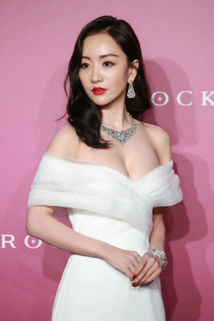 很多人都说杨蓉漂亮,但是个人觉得很一般