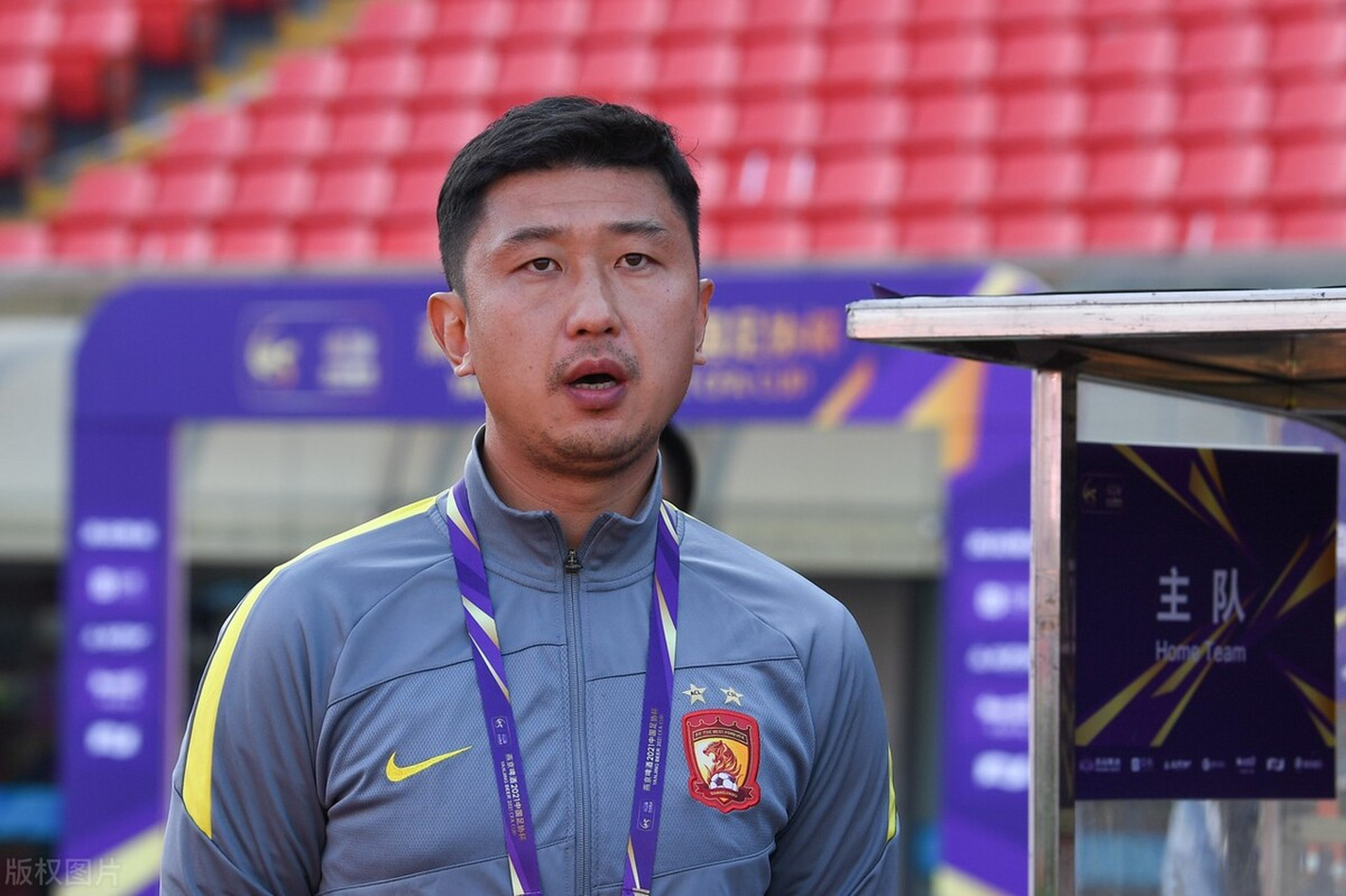 广州队主帅刘智宇下课,6月6日据体坛频道消息,广州队官方发布通告