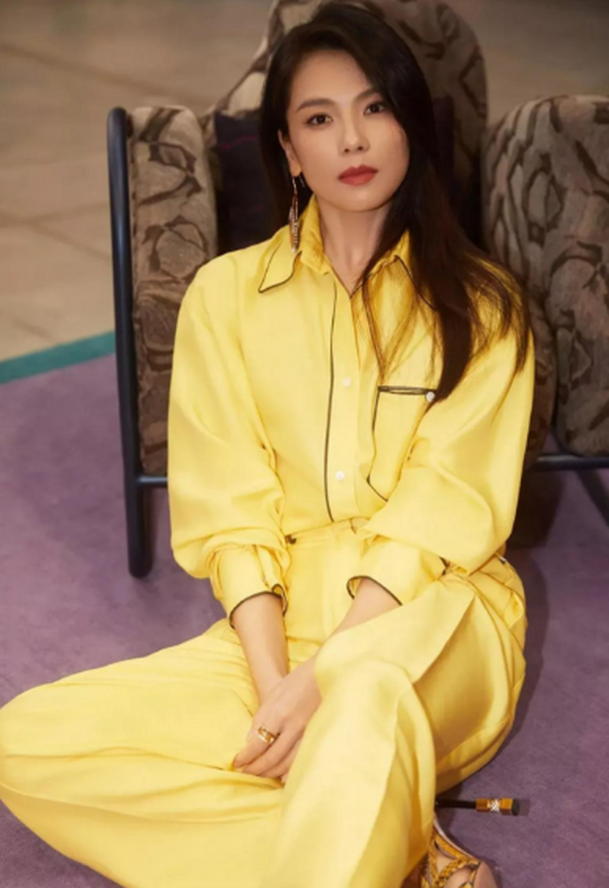 刘涛的睡衣太亮眼睛了,穿睡衣都这么有气质.