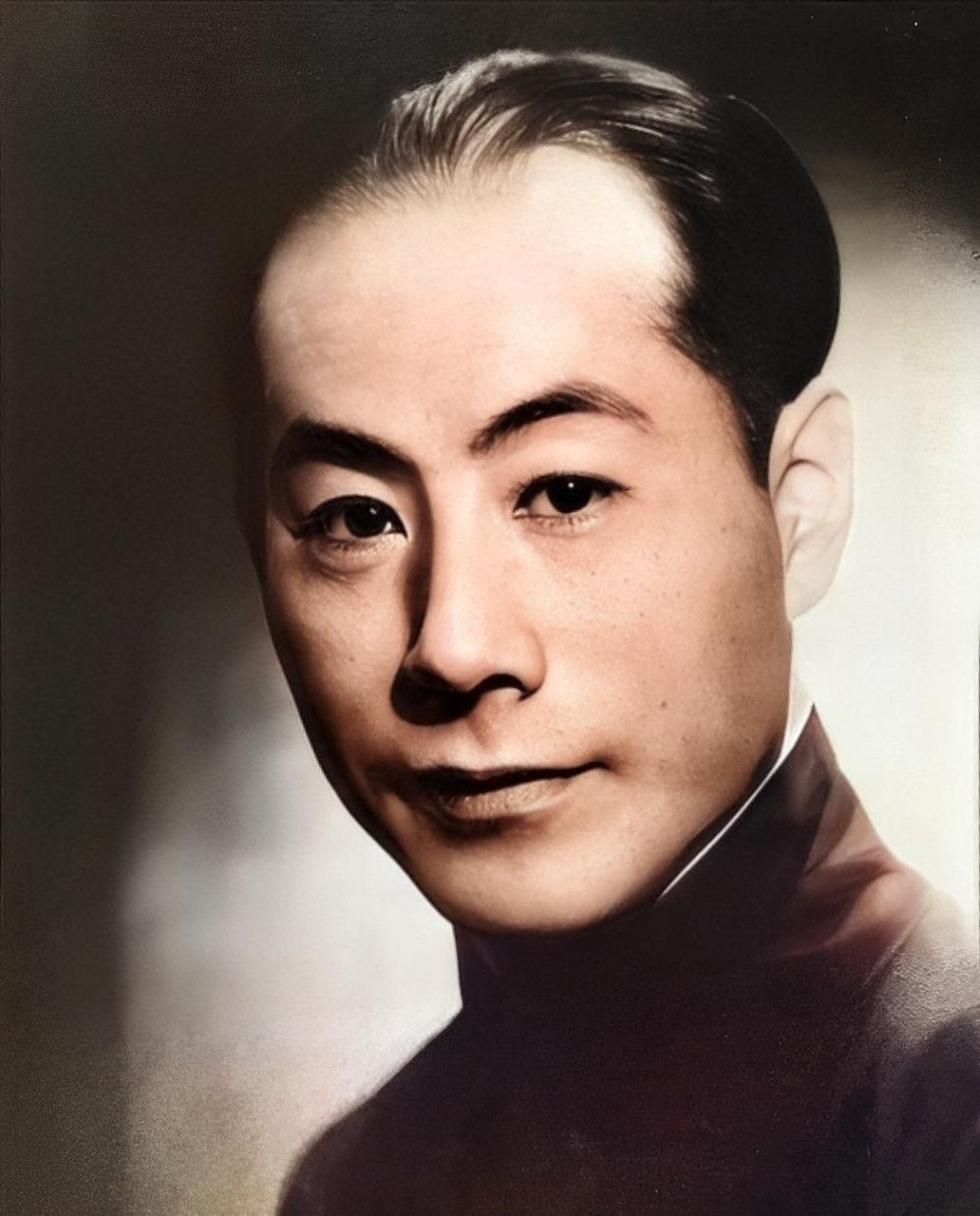 民国时期,张伯驹看上了艺妓的妓院,扔了一叠钱给皮条客,想赎回潘素.