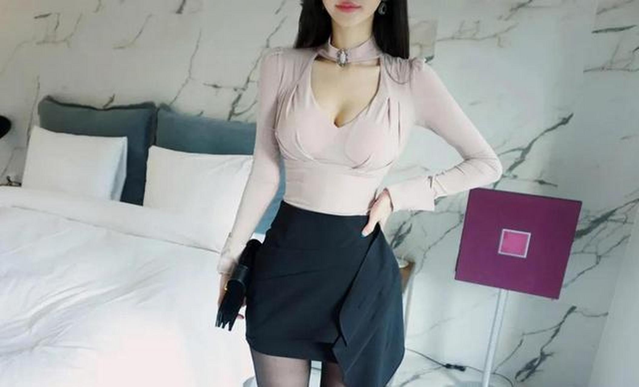 爱丽舍晚秋知蕴粉底罗绮衣裙