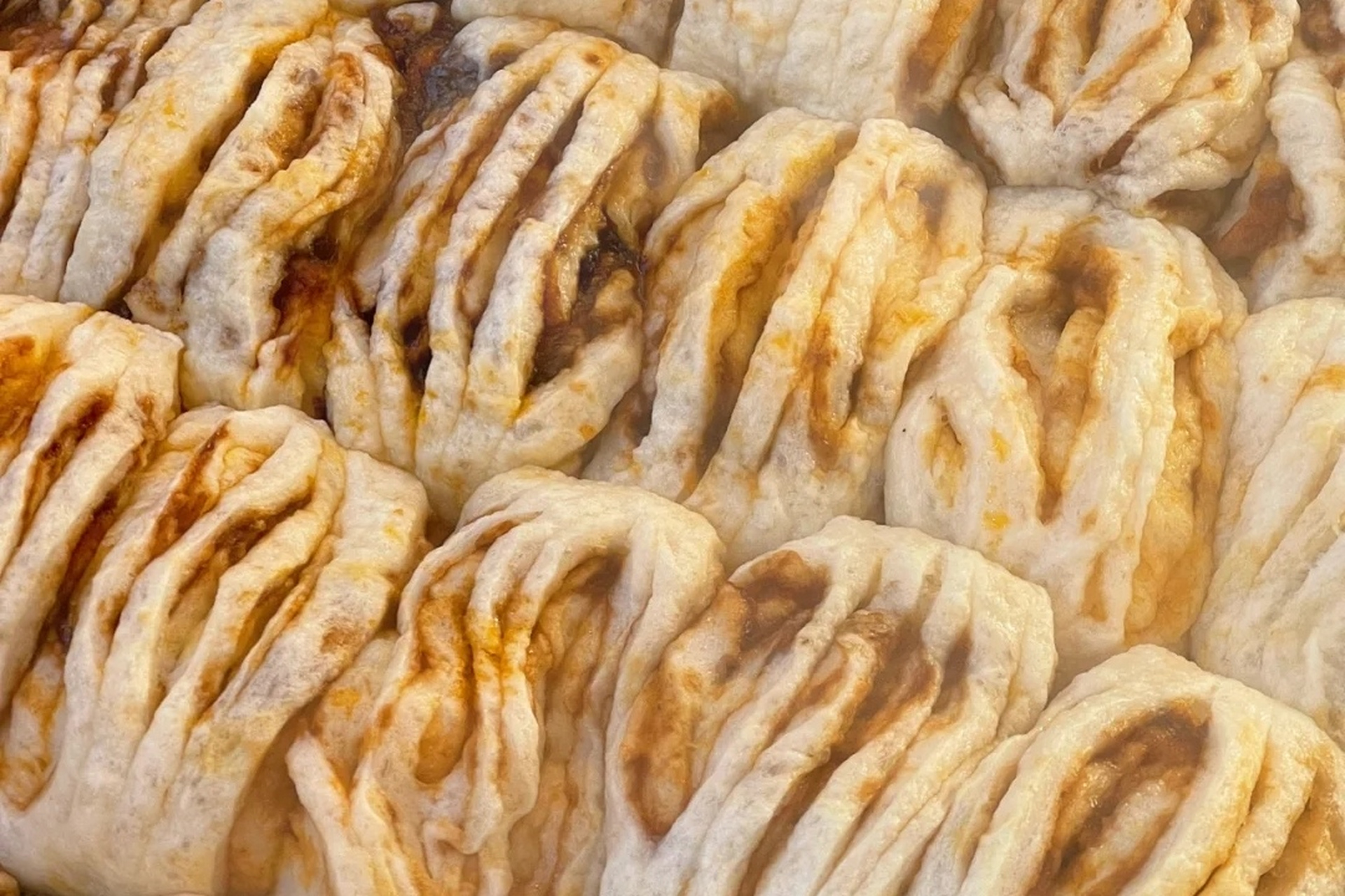 今日推荐94绝对值得早起早餐  昆明破酥包 外面金黄,里面馅料丰富