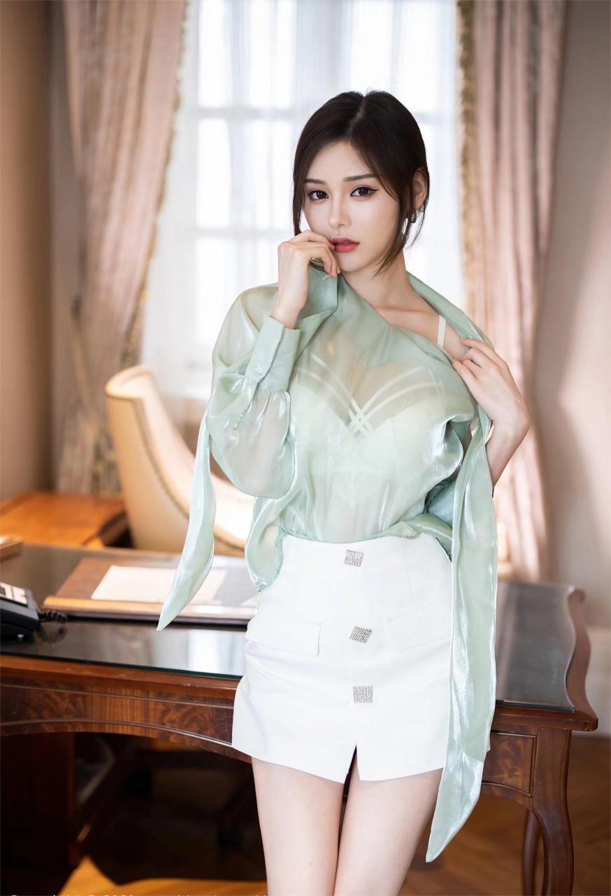 有这样的秘书怎能不好好努力#遇见好身材# #养眼美女