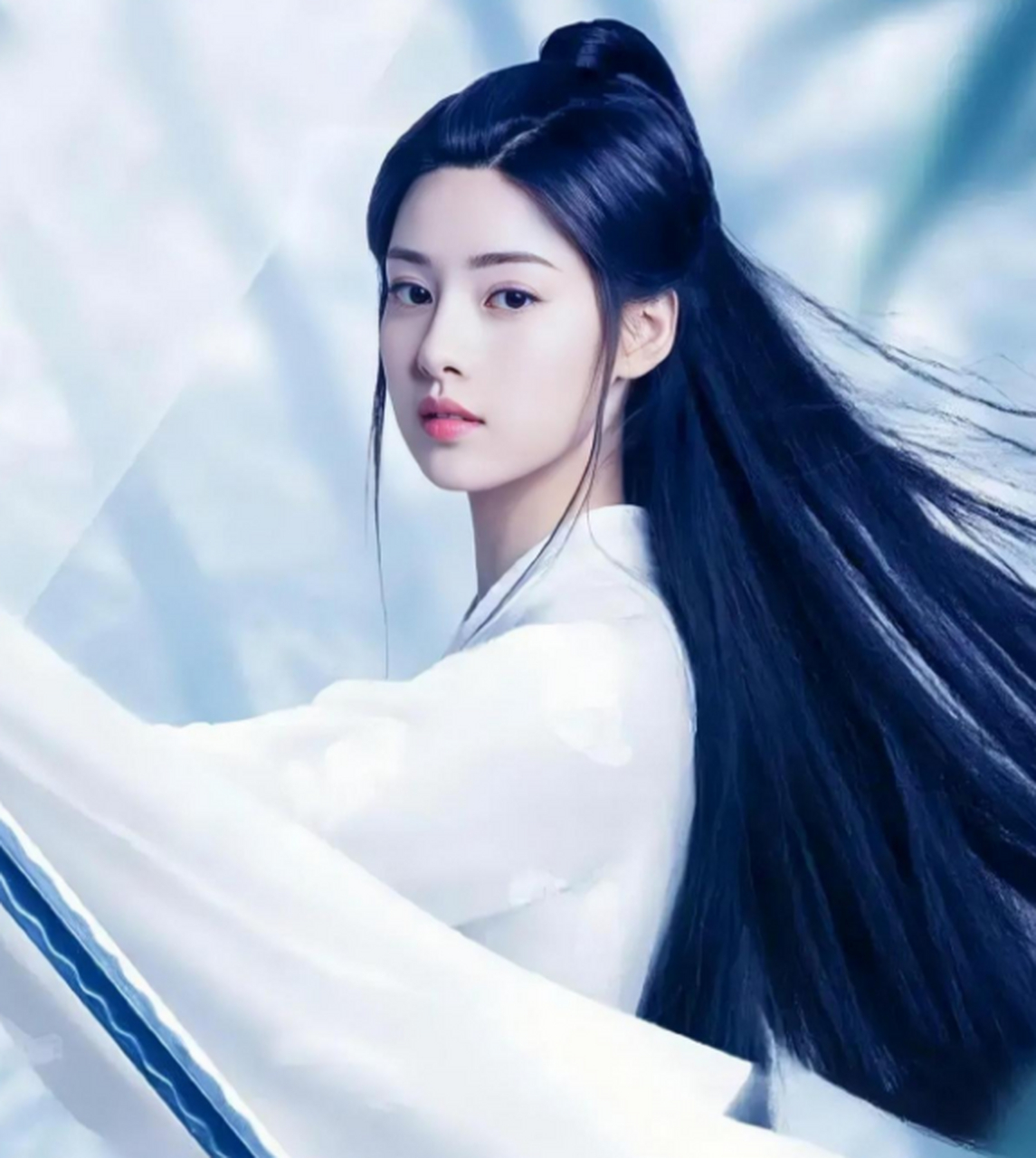 感觉张艺上古装要比现代装更有灵气一点,很是耐看.