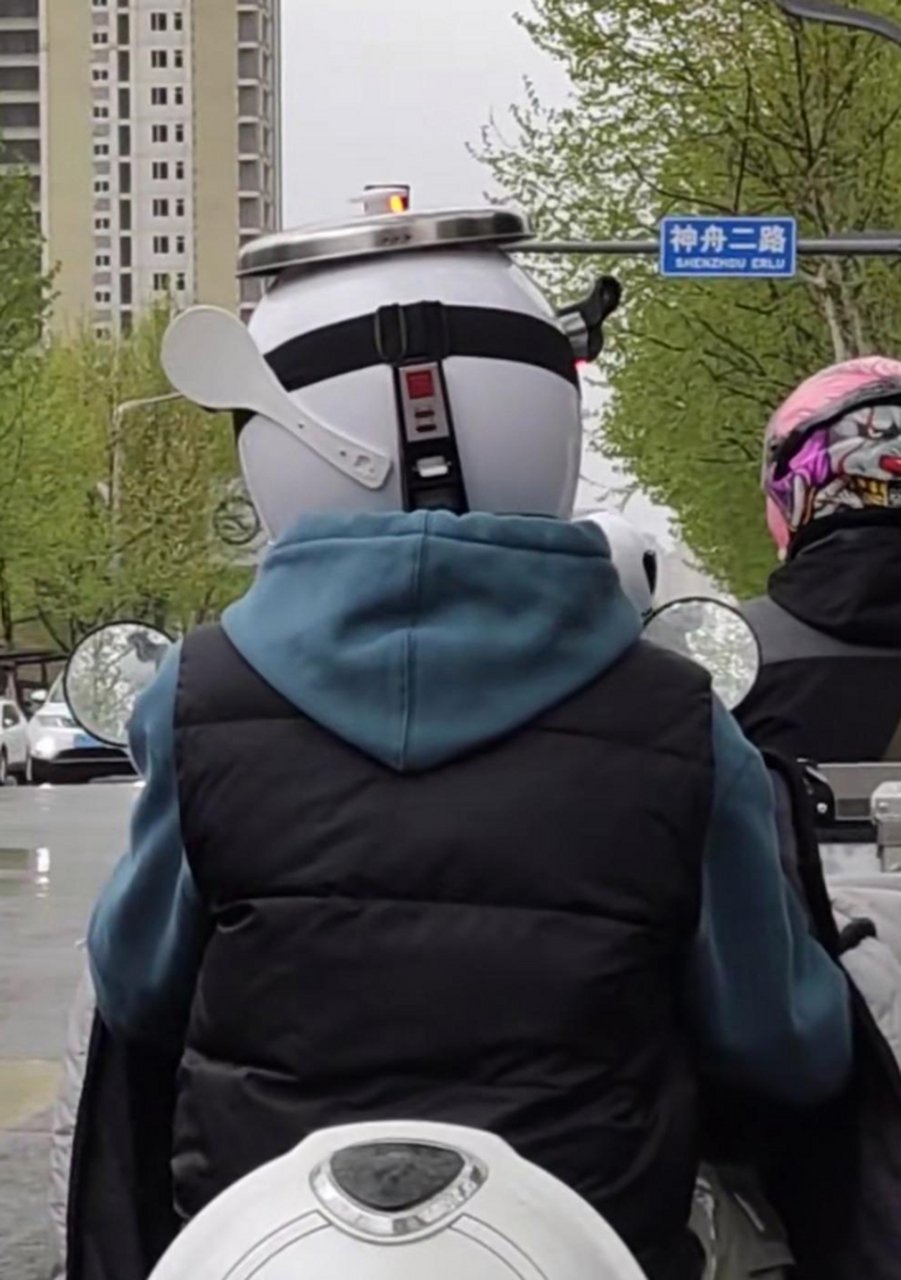 这电饭煲头盔真的好个性啊!