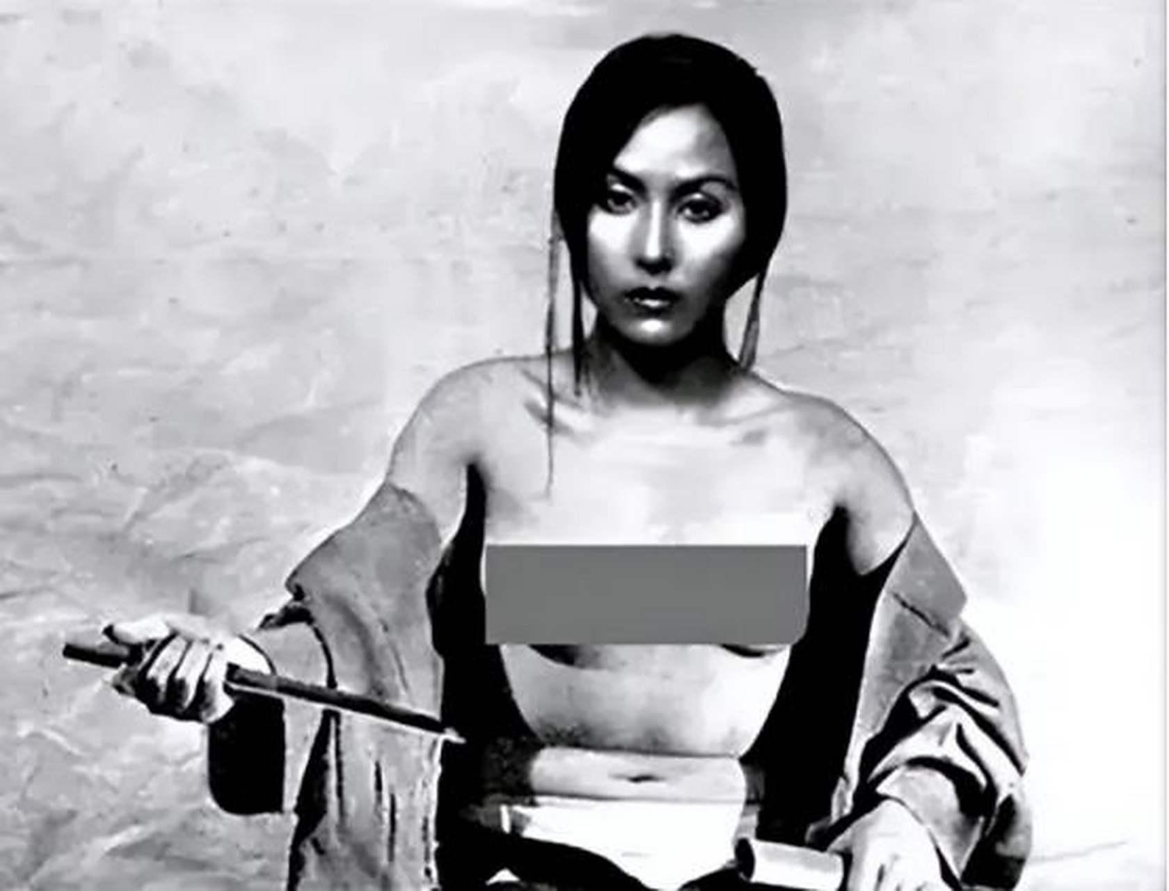 1945年,日军乙级战犯阿南惟几拒绝投降,在家中剖腹自尽,令人意外的是