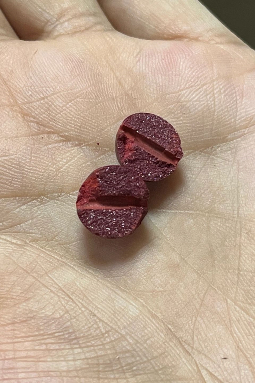 10秒辨别真假朱砂  别在买假朱砂啦,快来看看怎么鉴别吧~ 在我们生活