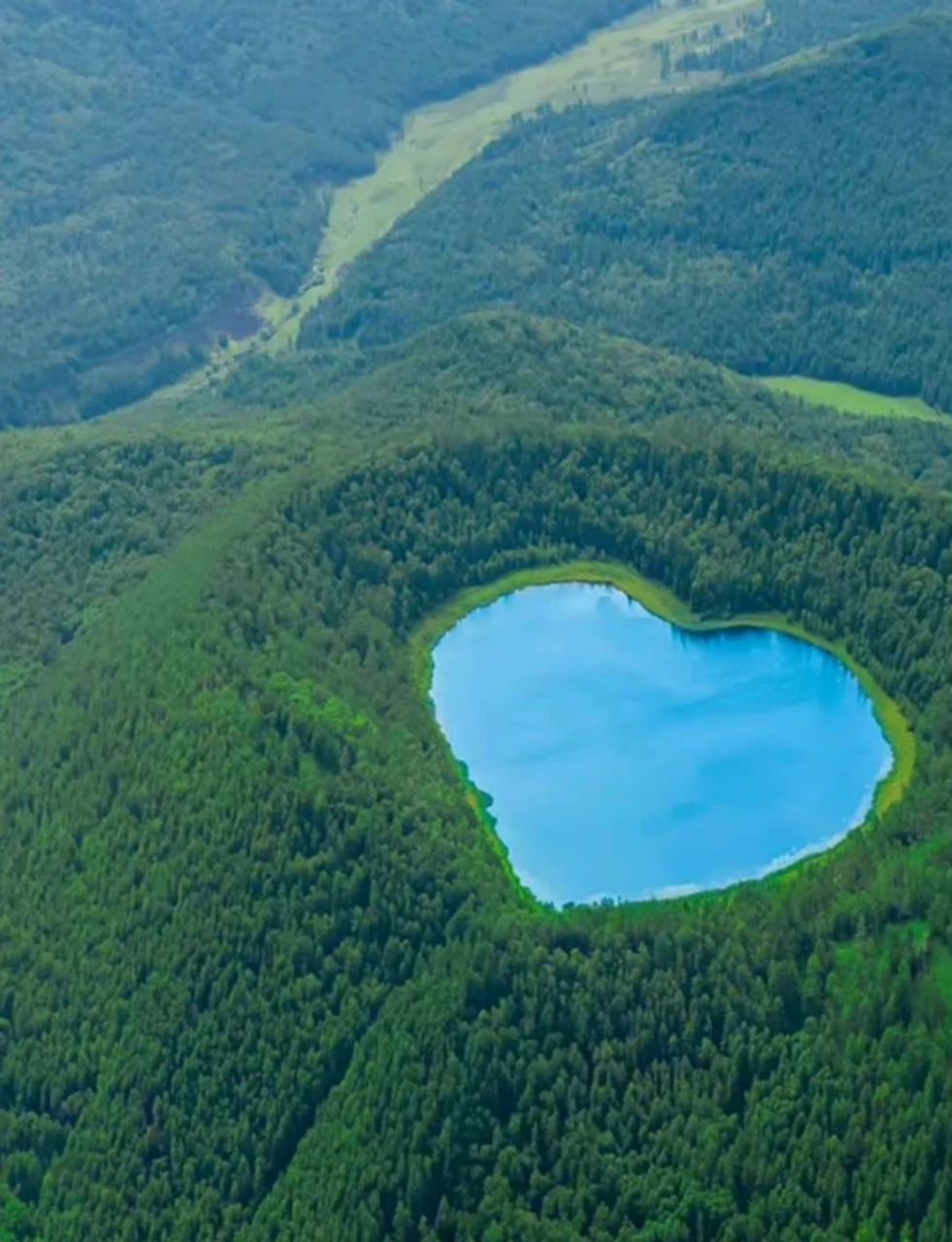爱情湖,每个看到它的人都充满了爱[没眼看]