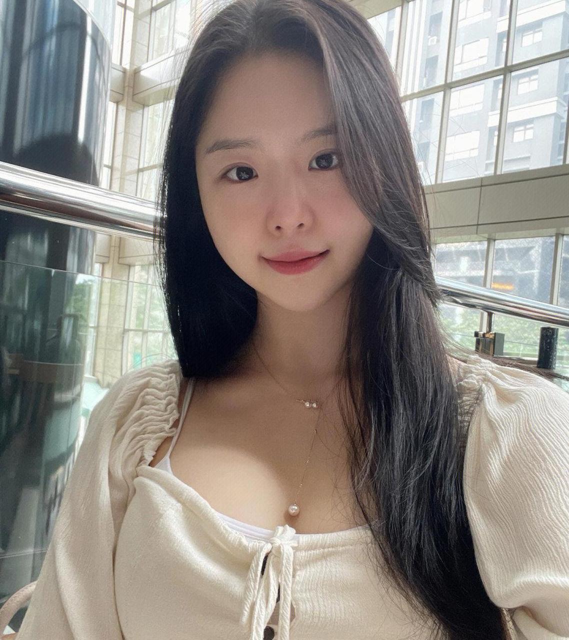 纯素颜美女,最美好的年纪,最娇美的面容.