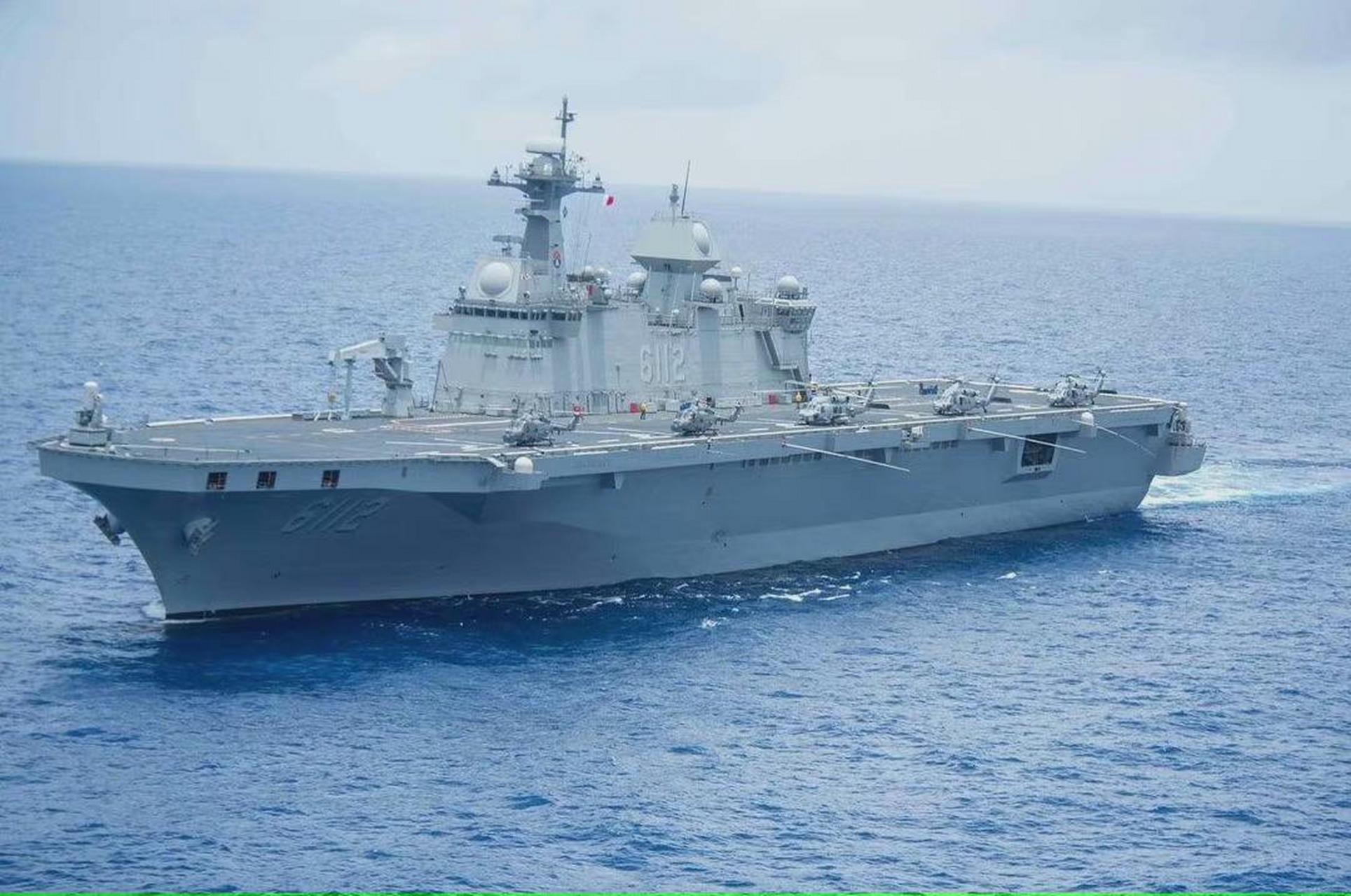 韩国海军的lph-6112 马罗岛号两栖攻击舰,过几年,韩国人可能要为这型