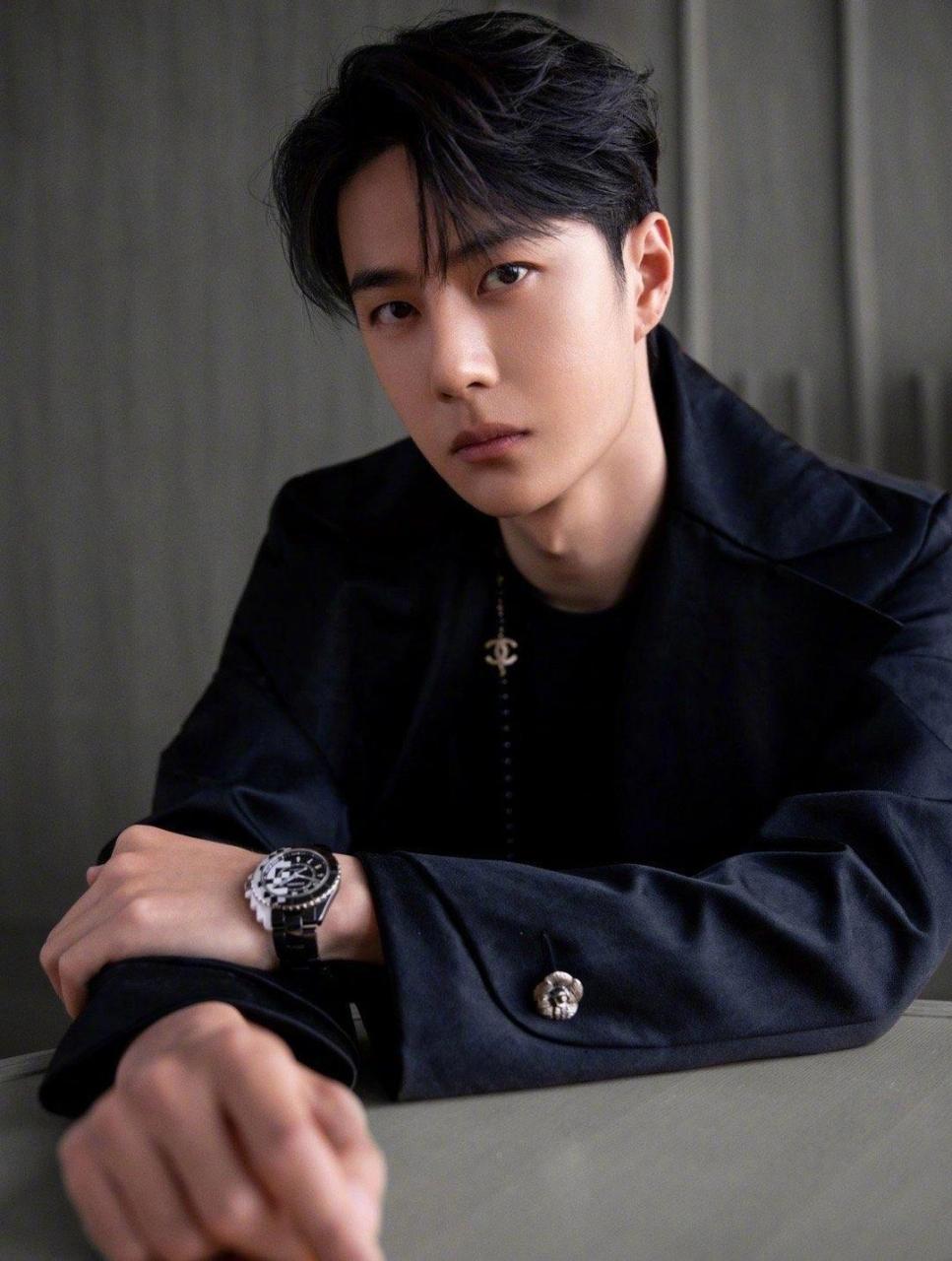 王一博穿搭 香奈儿东京秀场 王一博同款穿搭2023东京秀场,黑色牛仔长